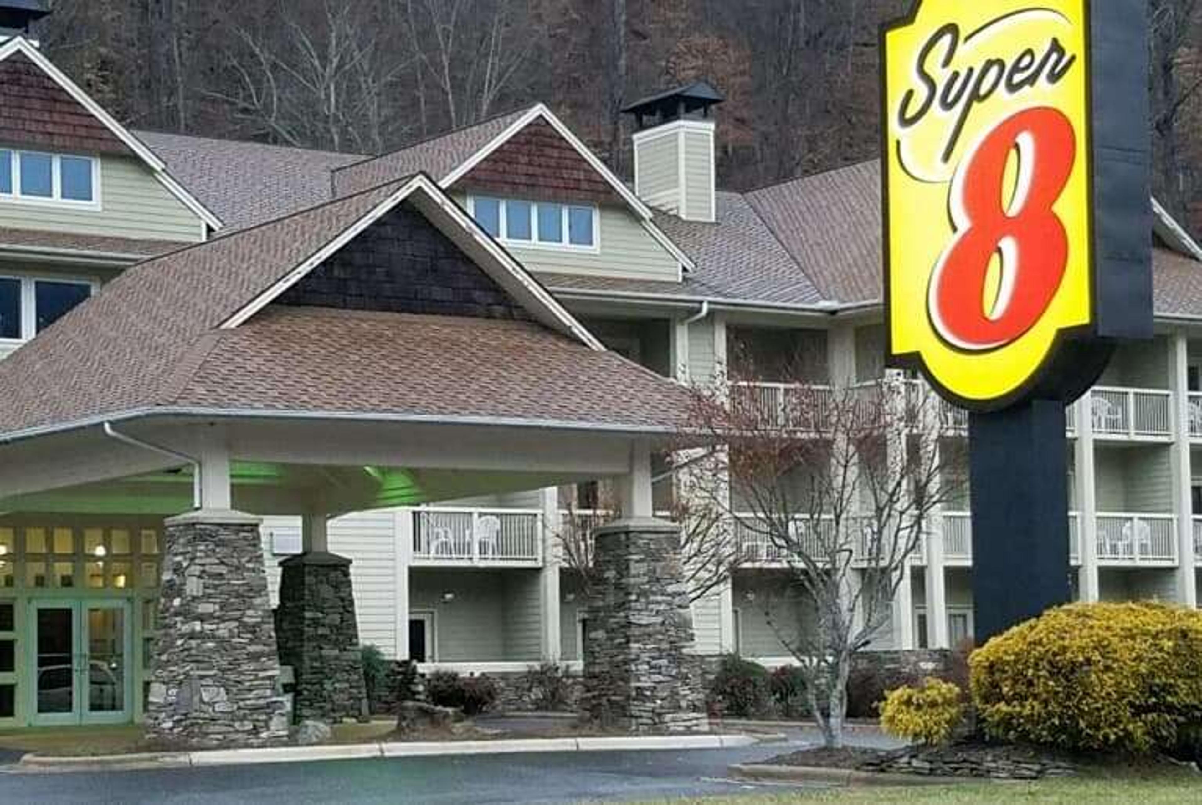 SUPER 8 BY WYNDHAM CHEROKEE