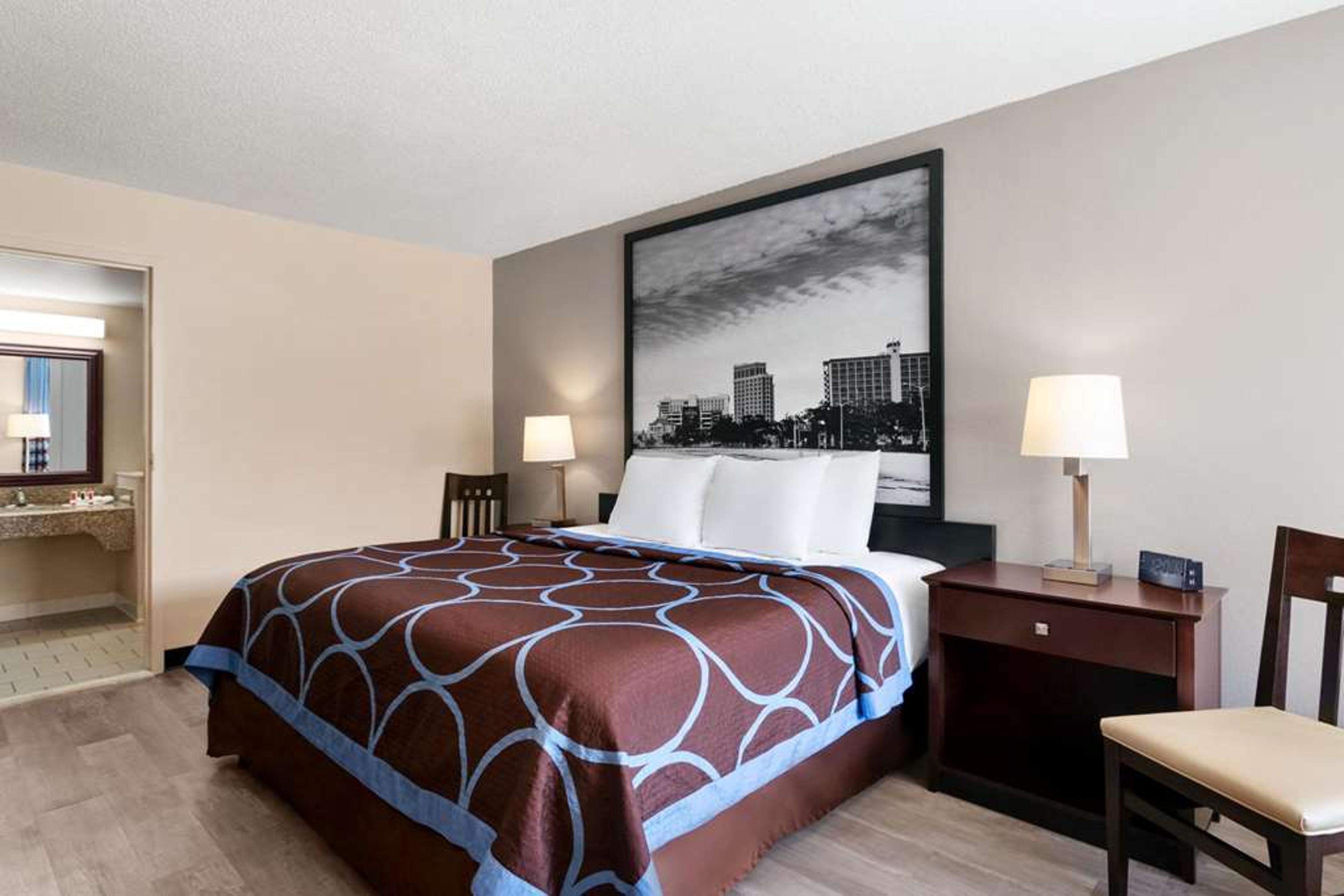 SUPER 8 GULFPORT AIRPT BILOXI