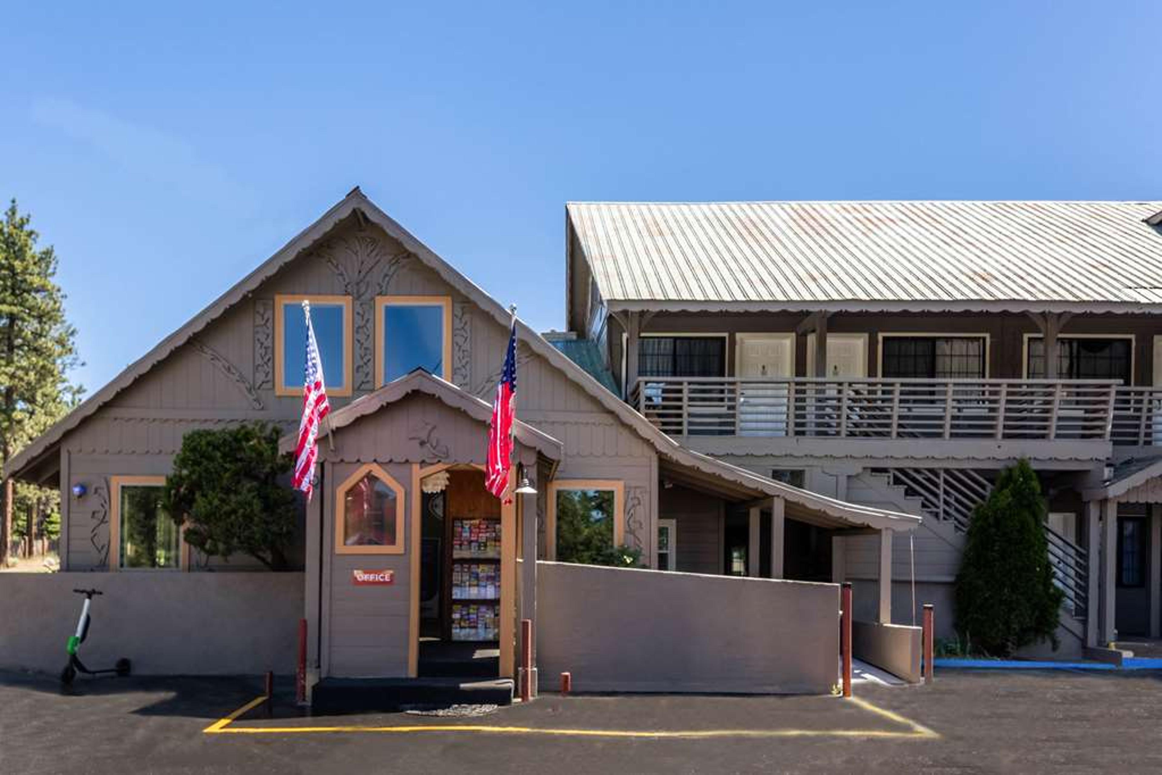 ECONO LODGE INN AND SUITES HEAVENLY