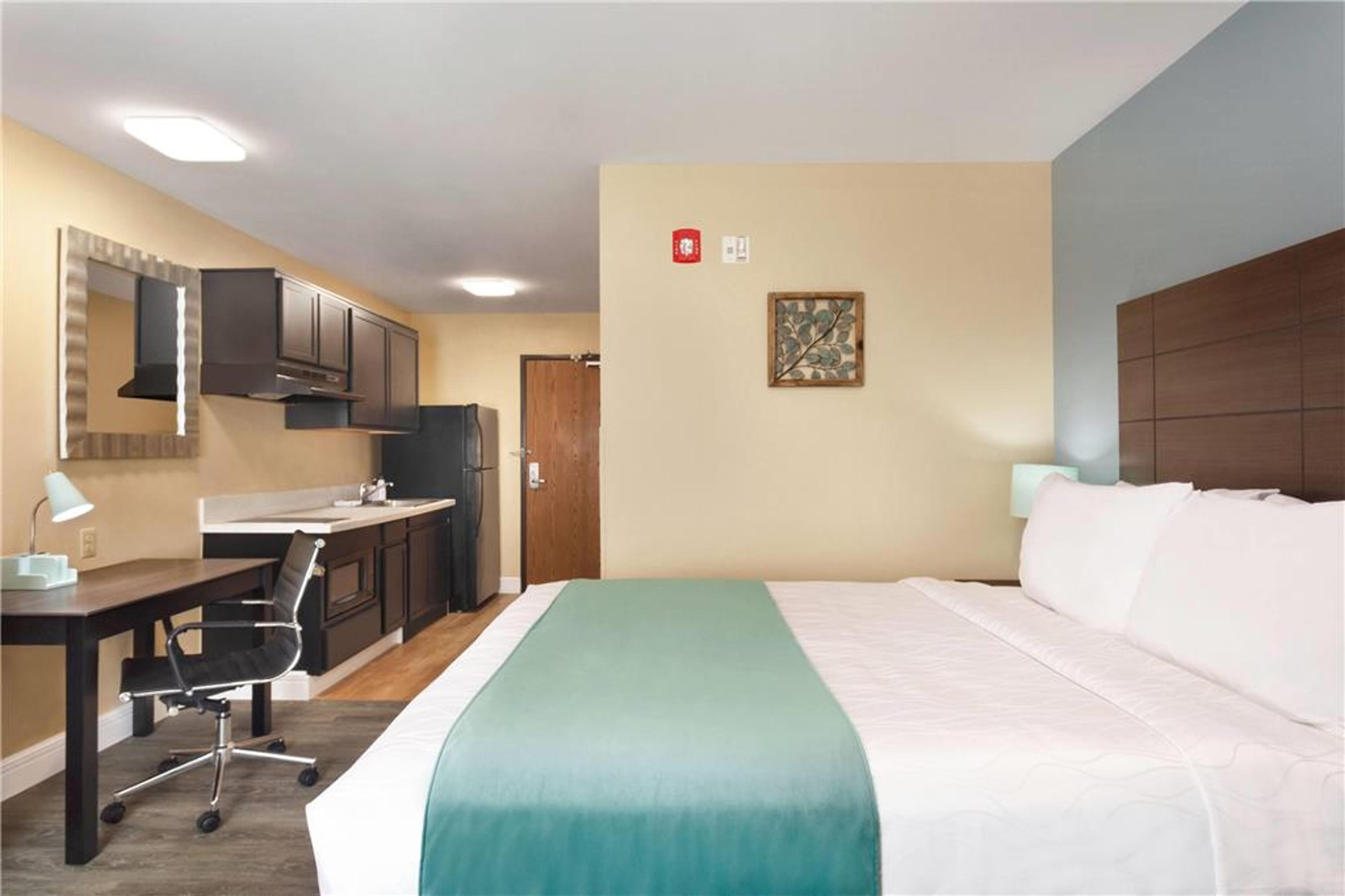 HAWTHORN SUITES BY WYNDHAM ST. ROBE