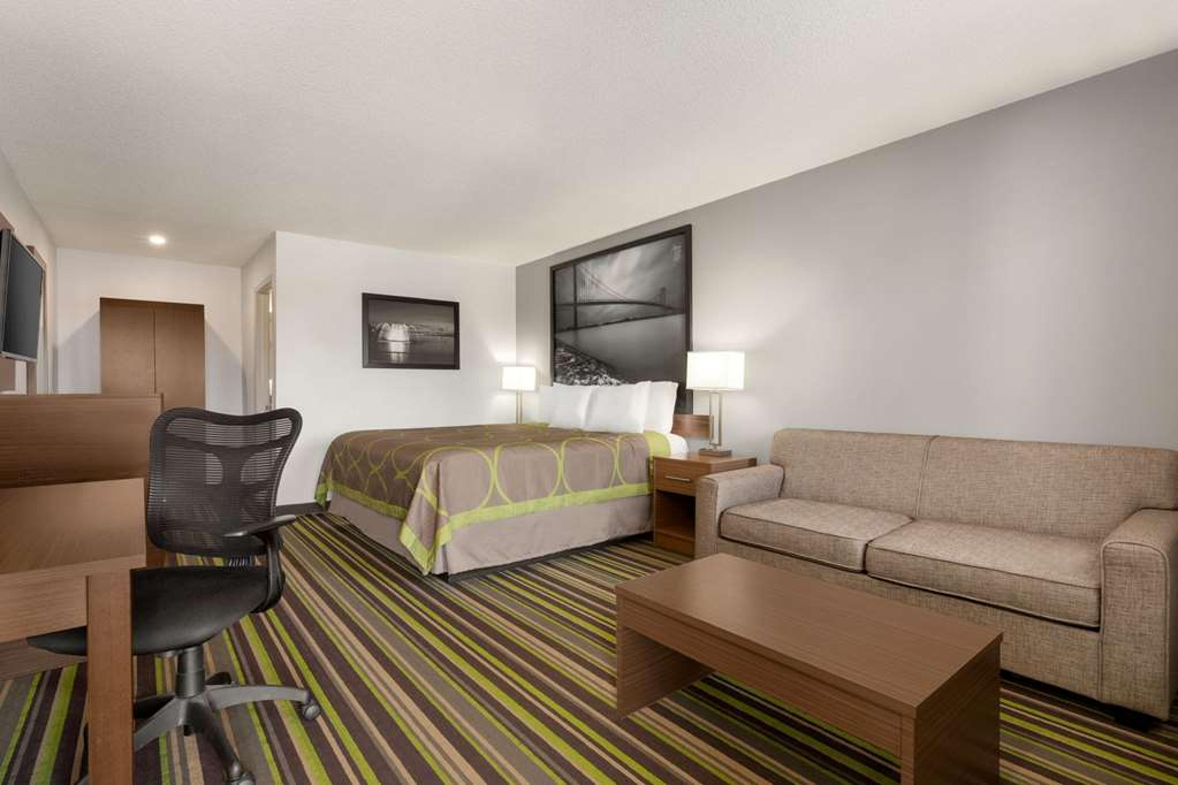 SUPER 8 BY WYNDHAM WINDSOR/DOUGALL