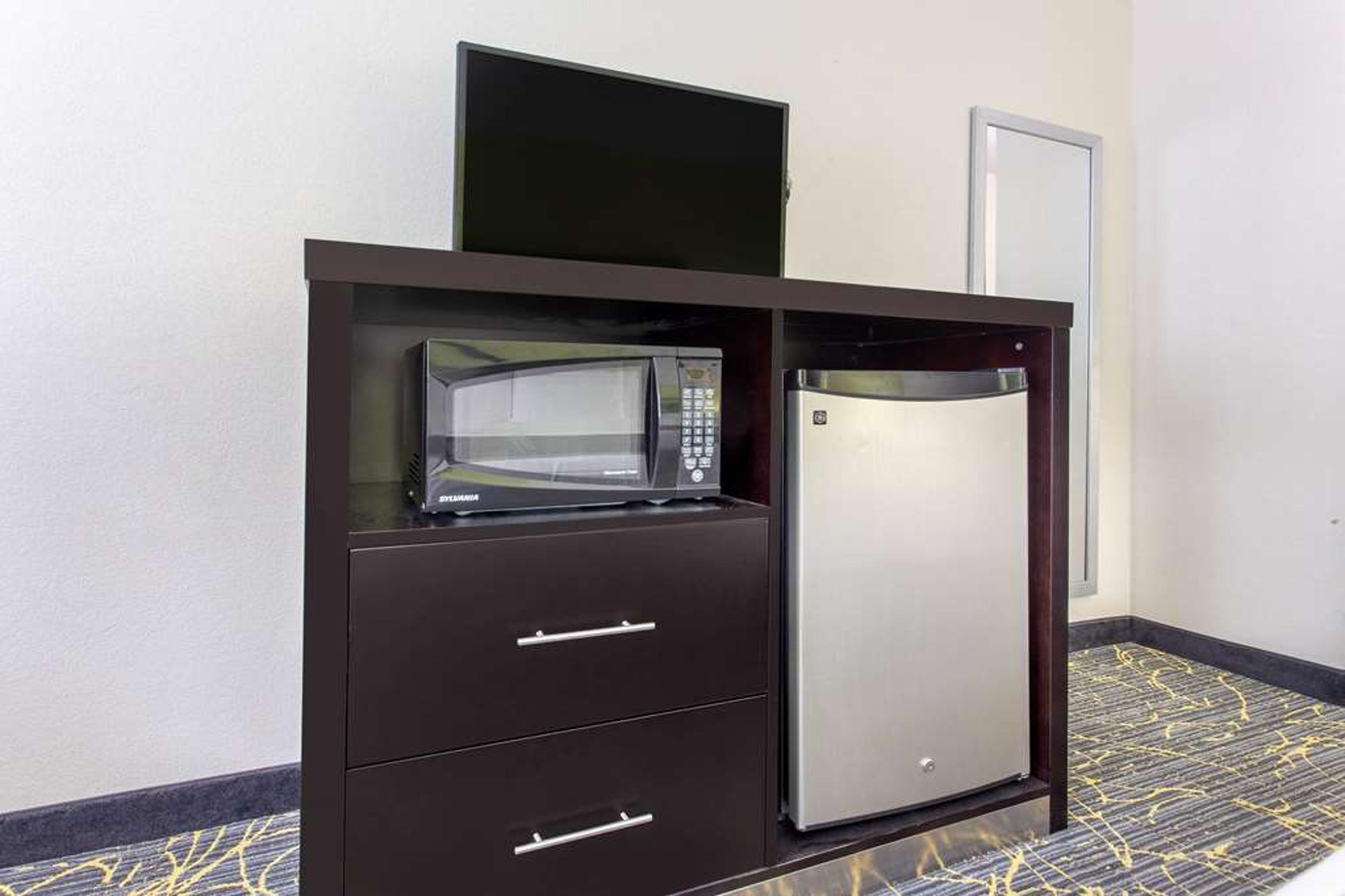 AMERICINN BY WYNDHAM DELAFIELD