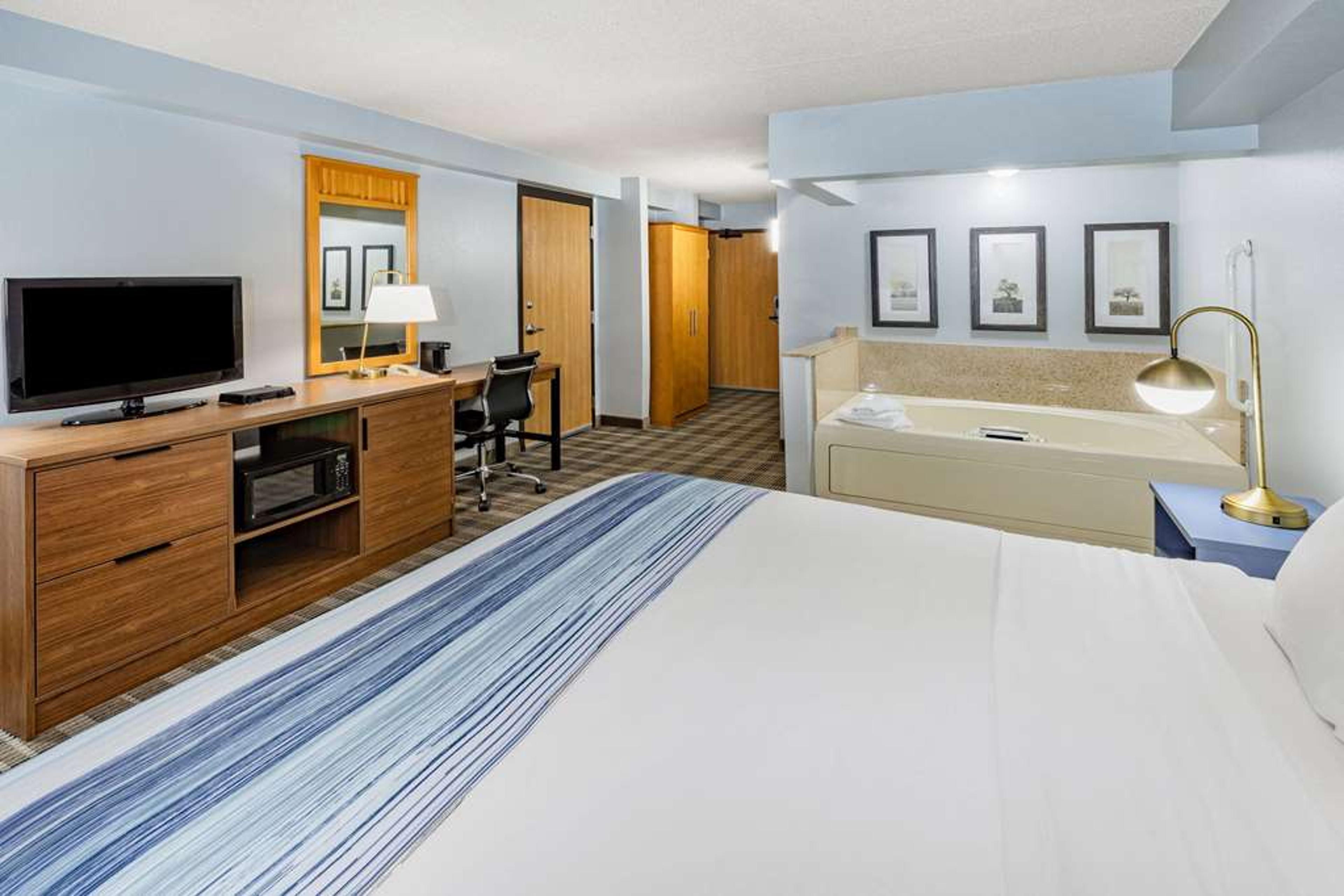 AMERICINN BY WYNDHAM SAYRE