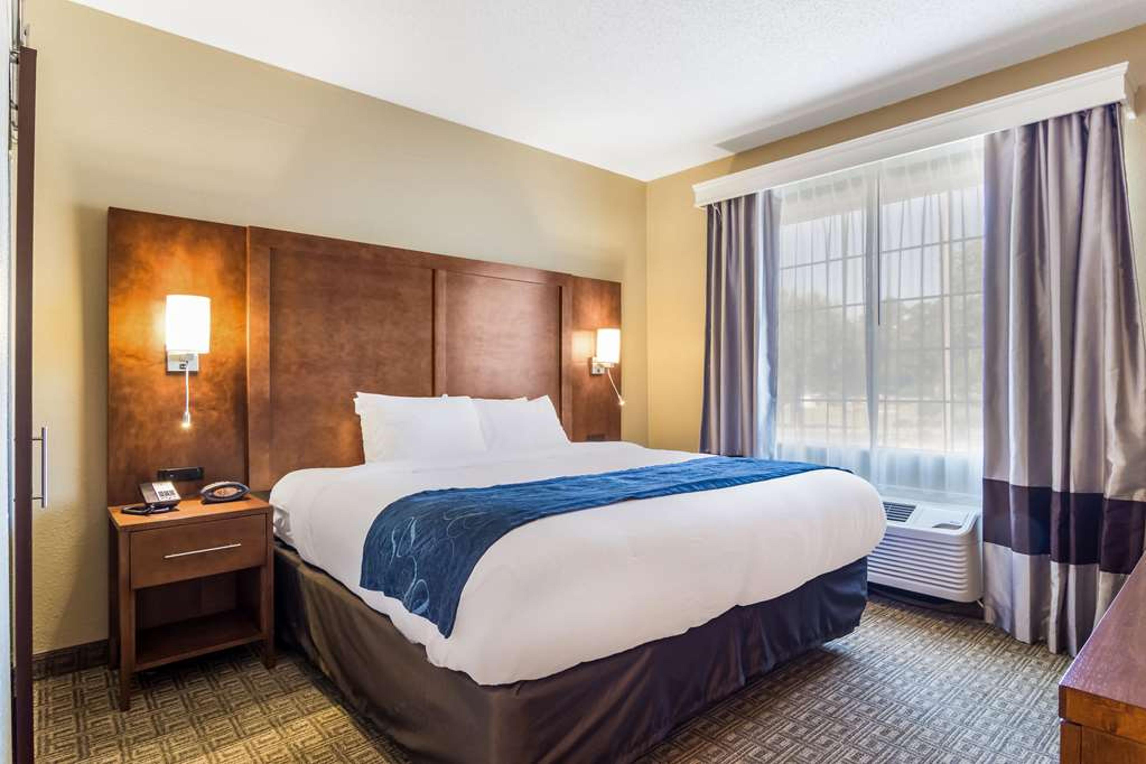 COMFORT SUITES