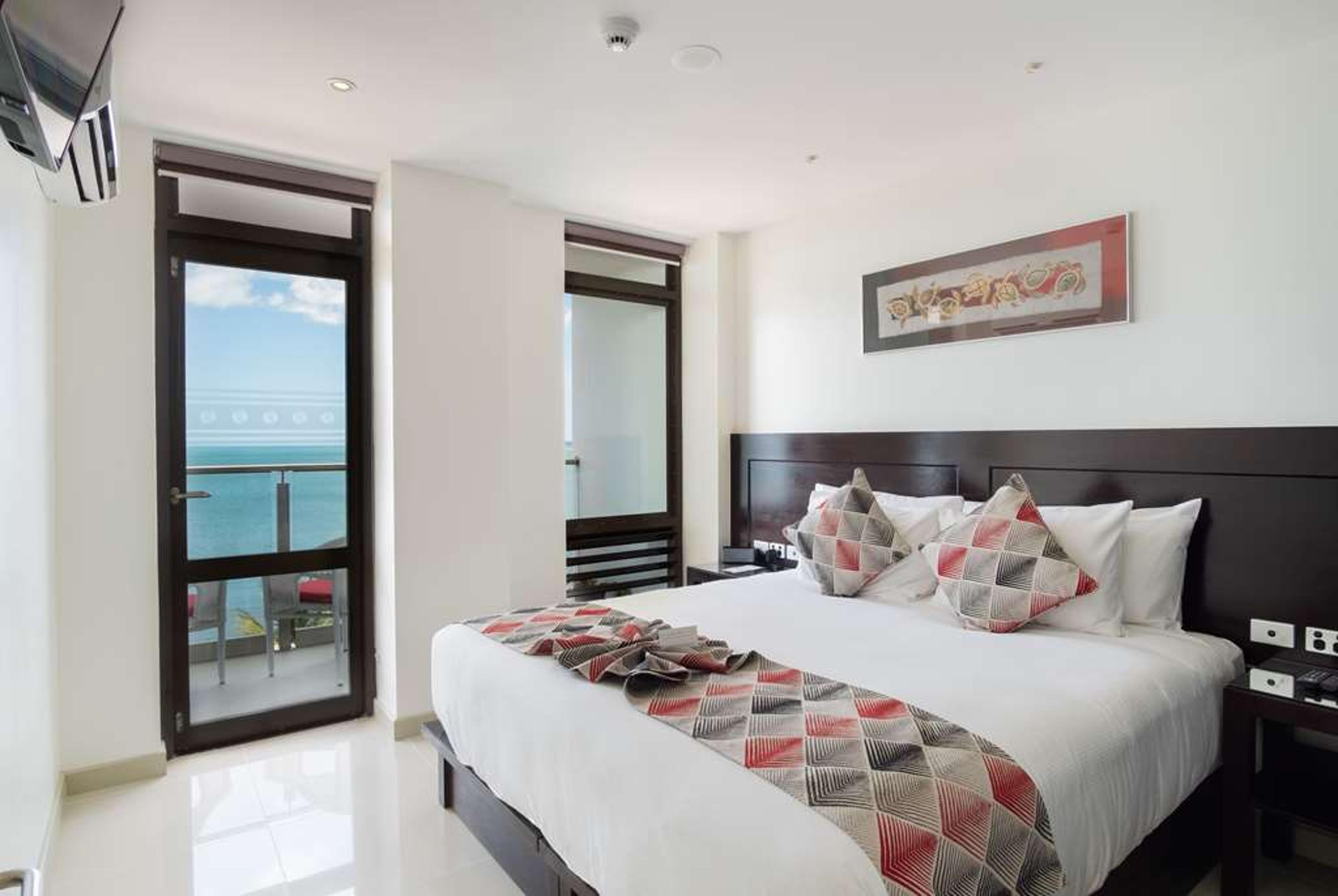 RAMADA SUITES BY WYNDHAM WAILOALOA