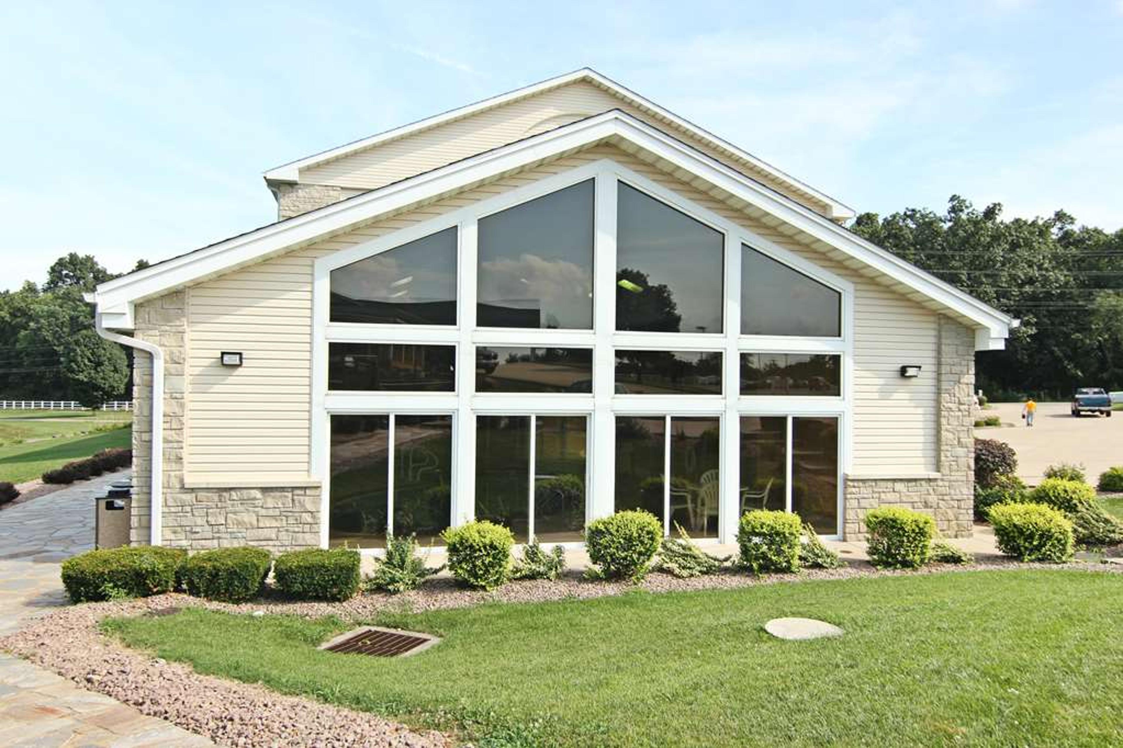 CROWN POINTE LODGE