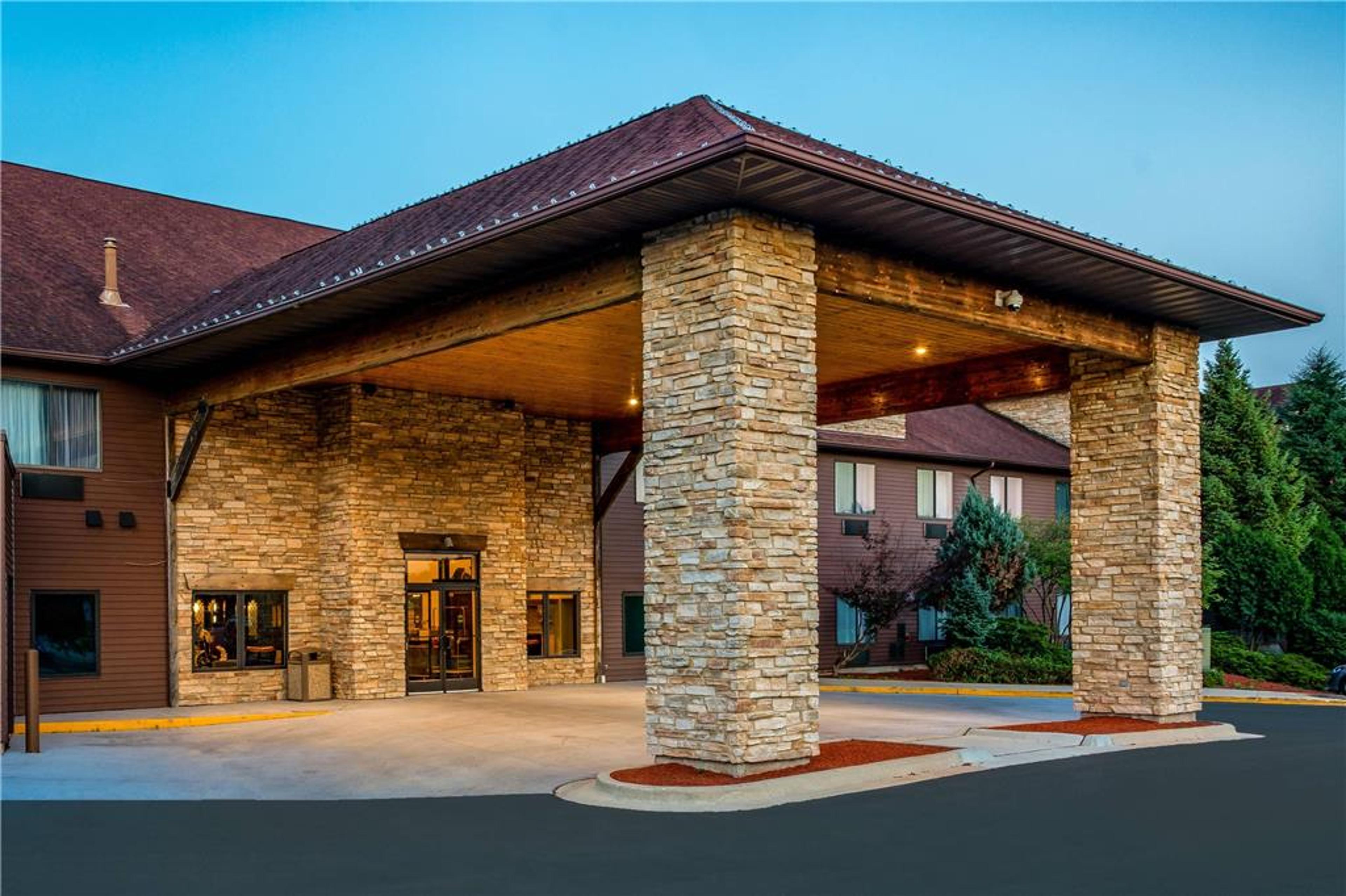 RIVERVIEW INN AND SUITES AN ASCEND
