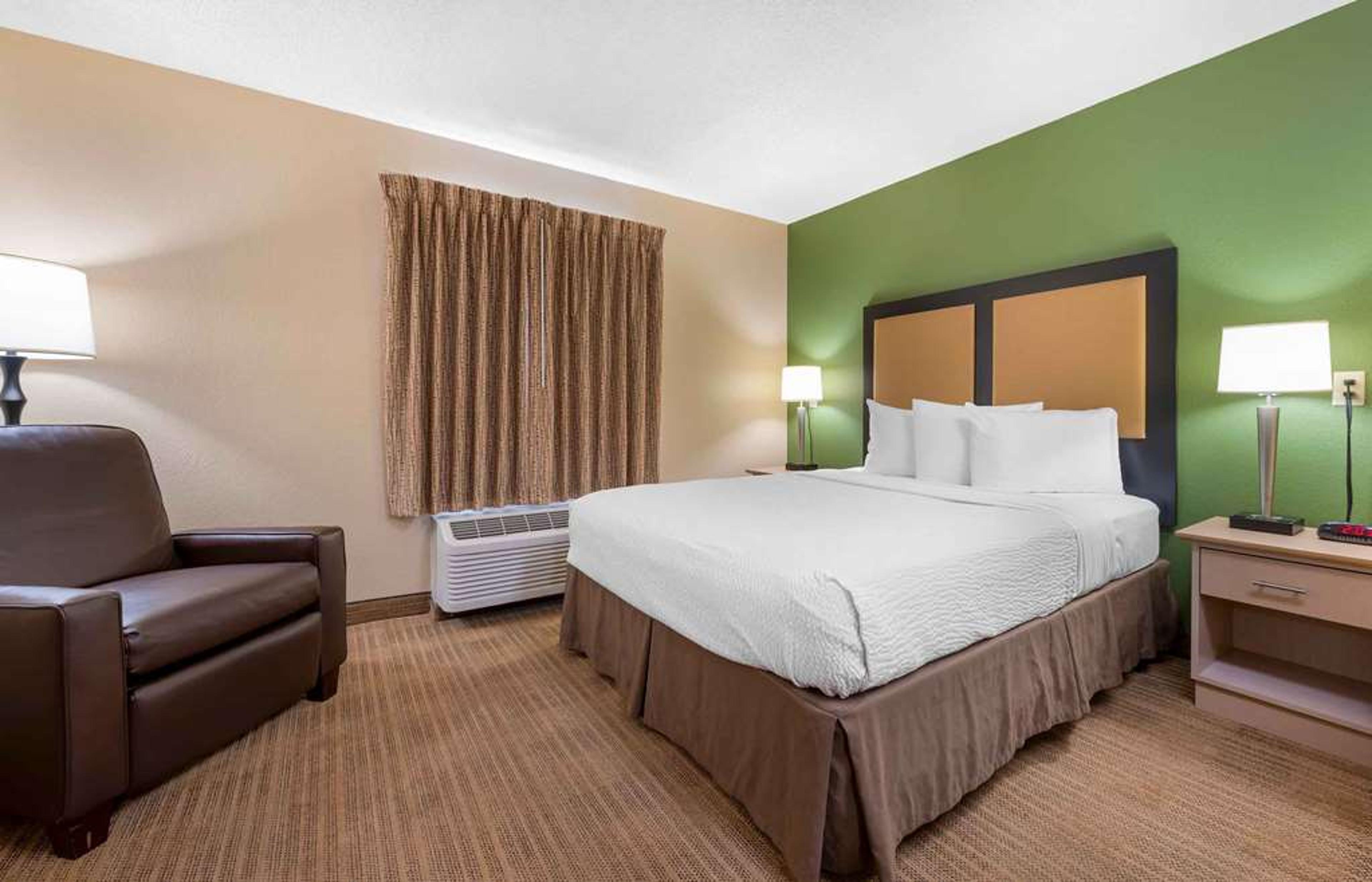 EXTENDED STAY AMERICA SUITES