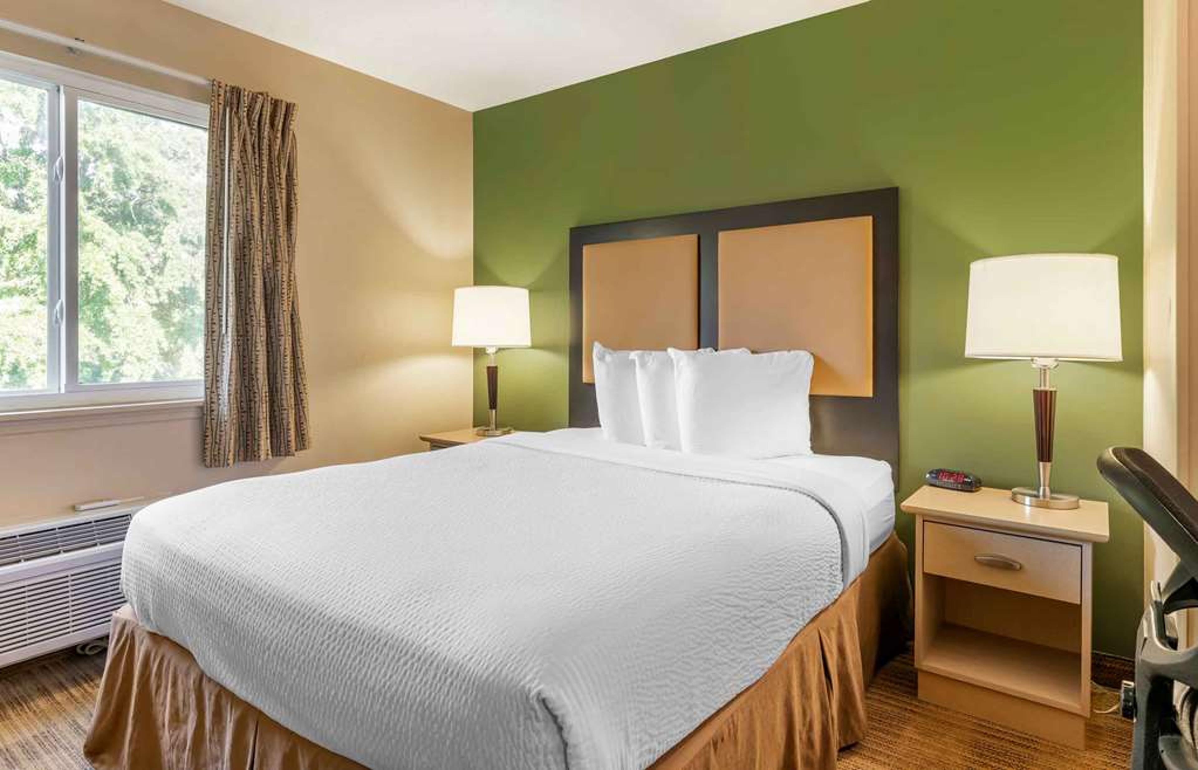 EXTENDED STAY AMERICA SUITES