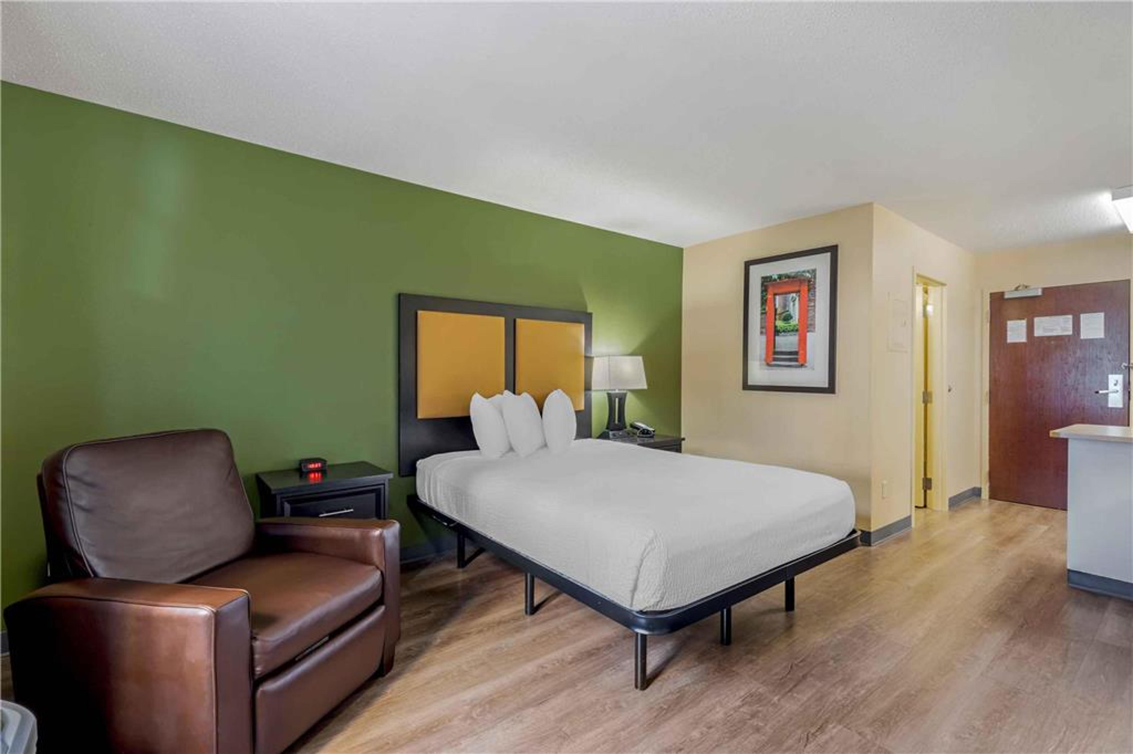 EXTENDED STAY AMERICA SUITES