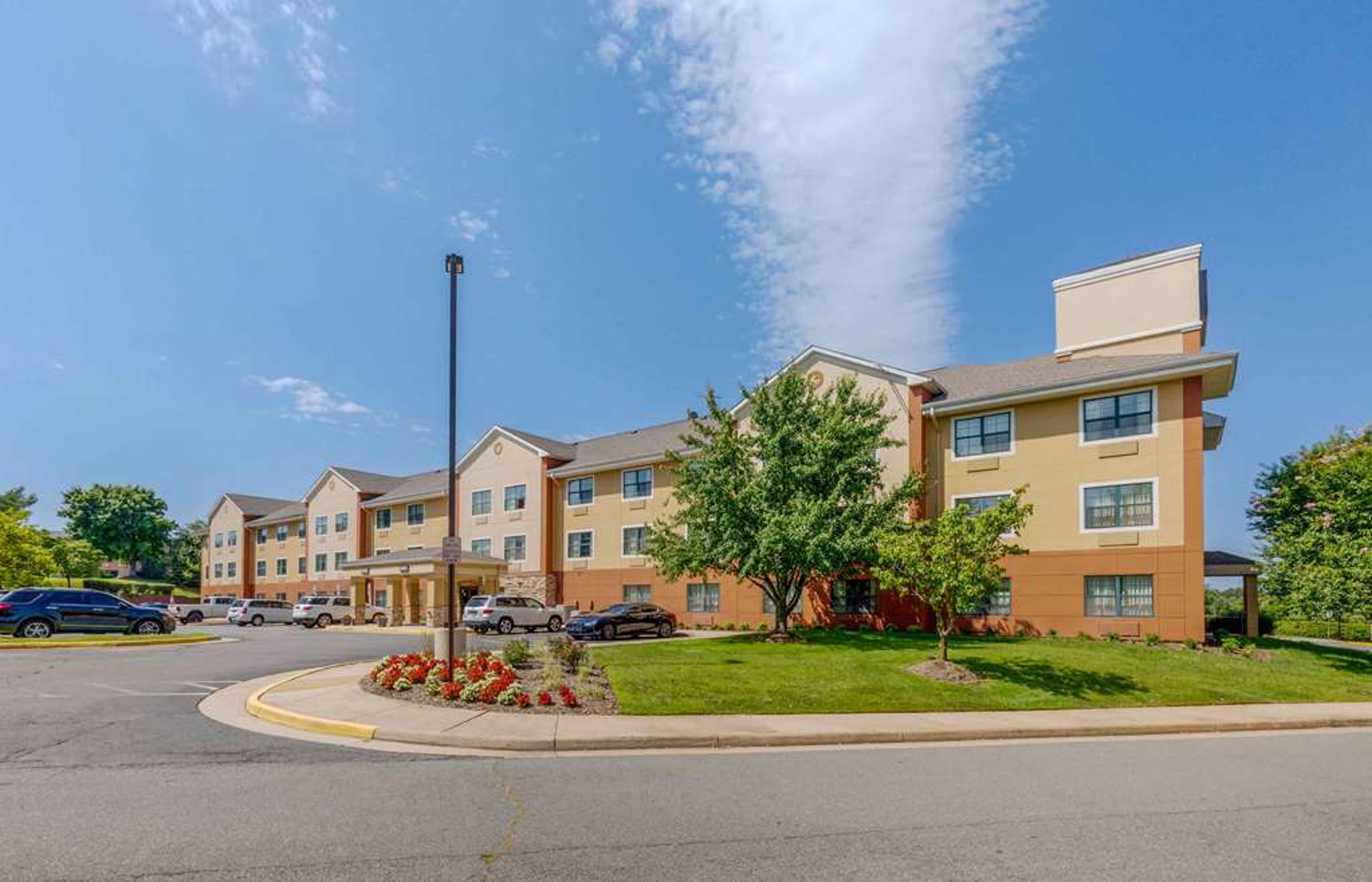 EXTENDED STAY AMERICA SUITES