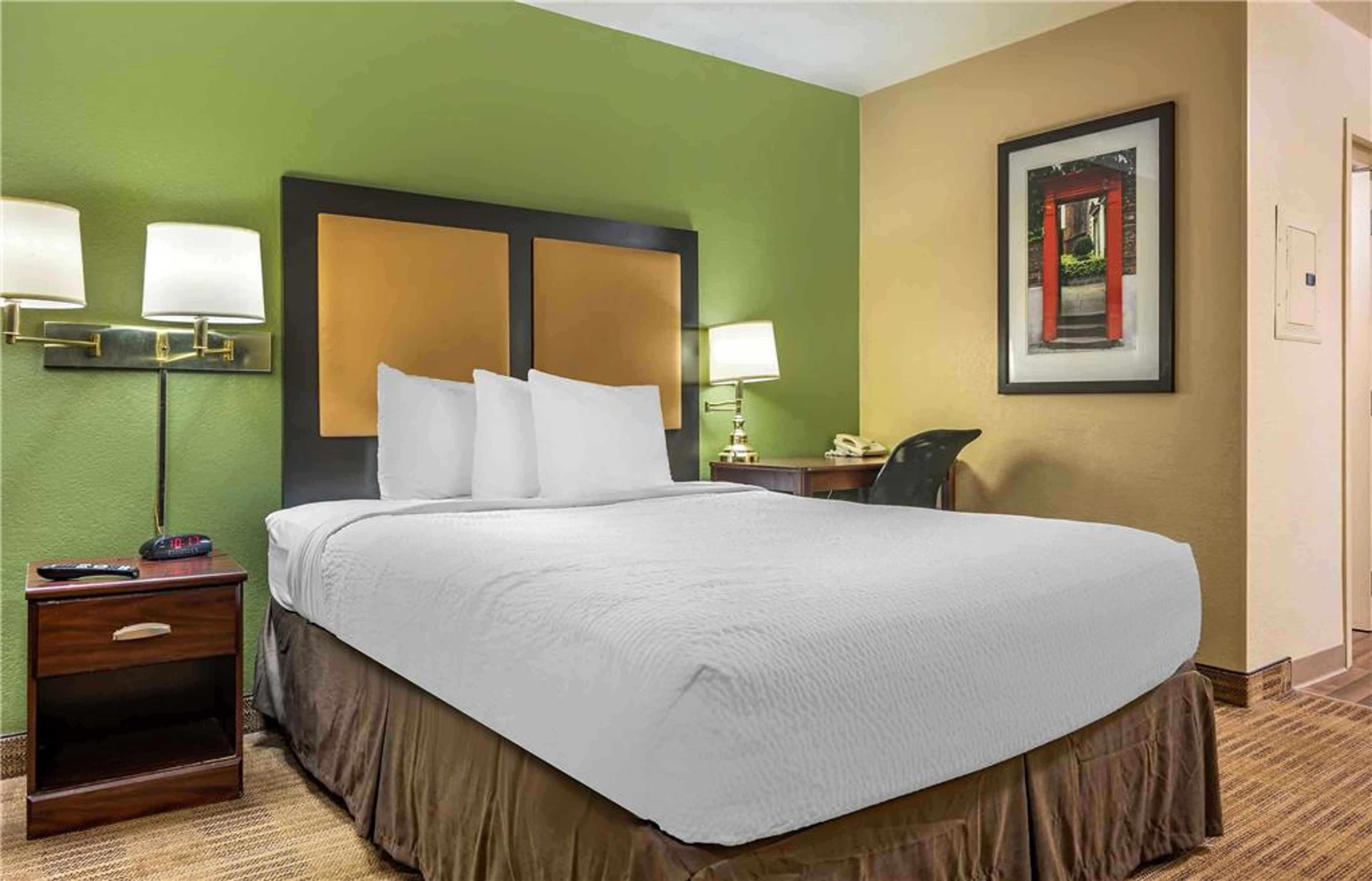 EXTENDED STAY AMERICA SUITES