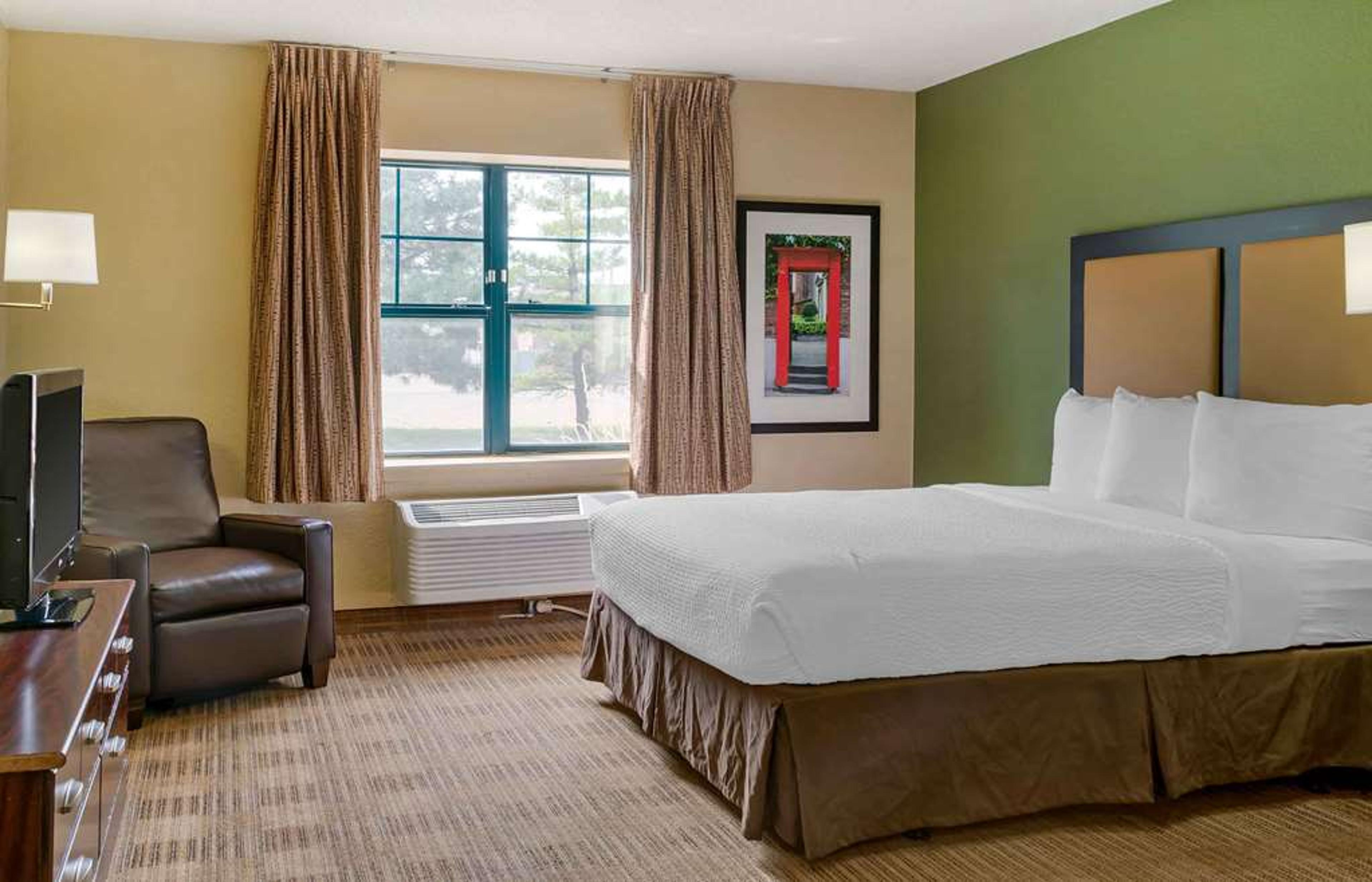 EXTENDED STAY AMERICA SUITES