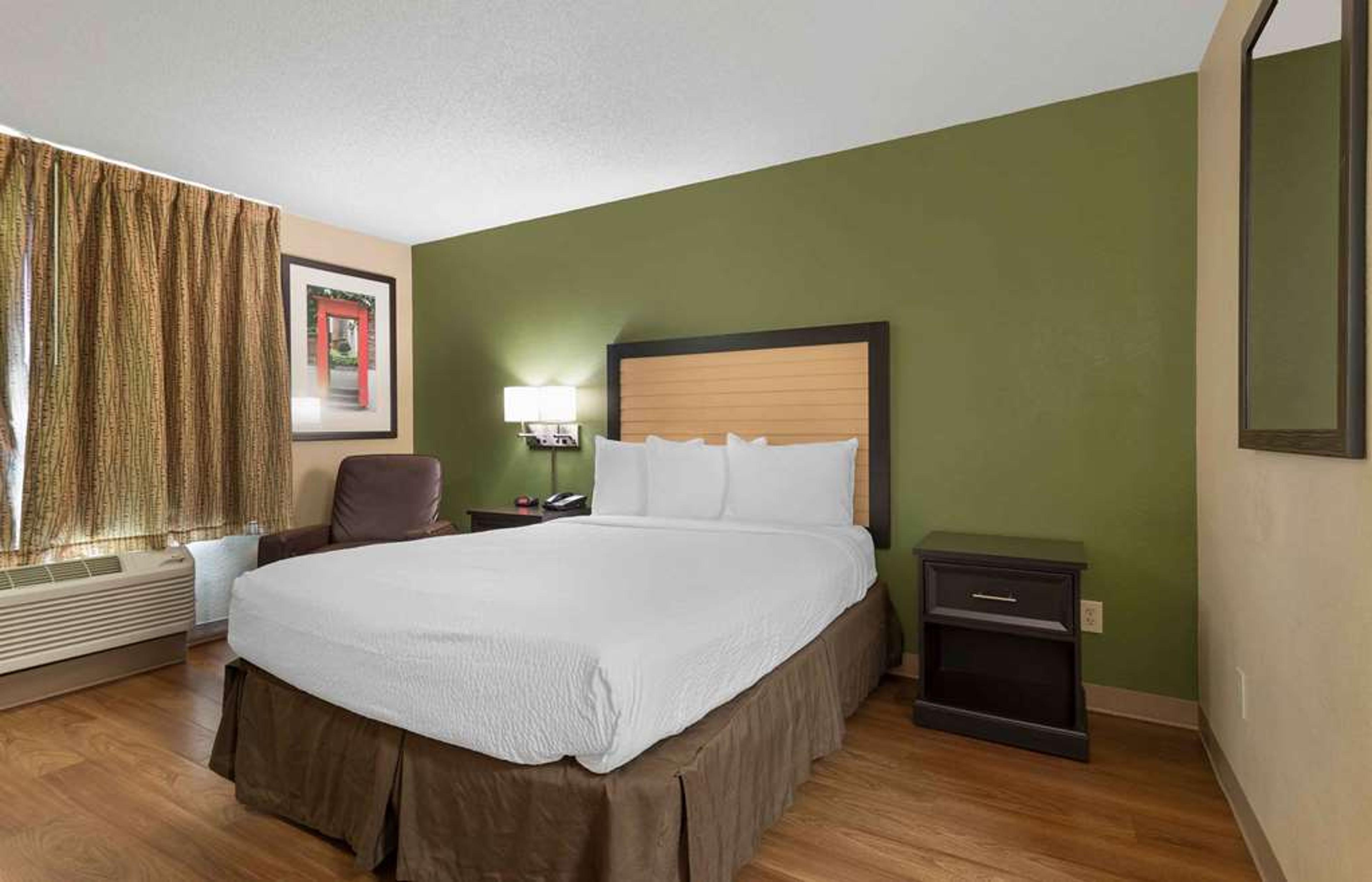 EXTENDED STAY AMERICA SELECT