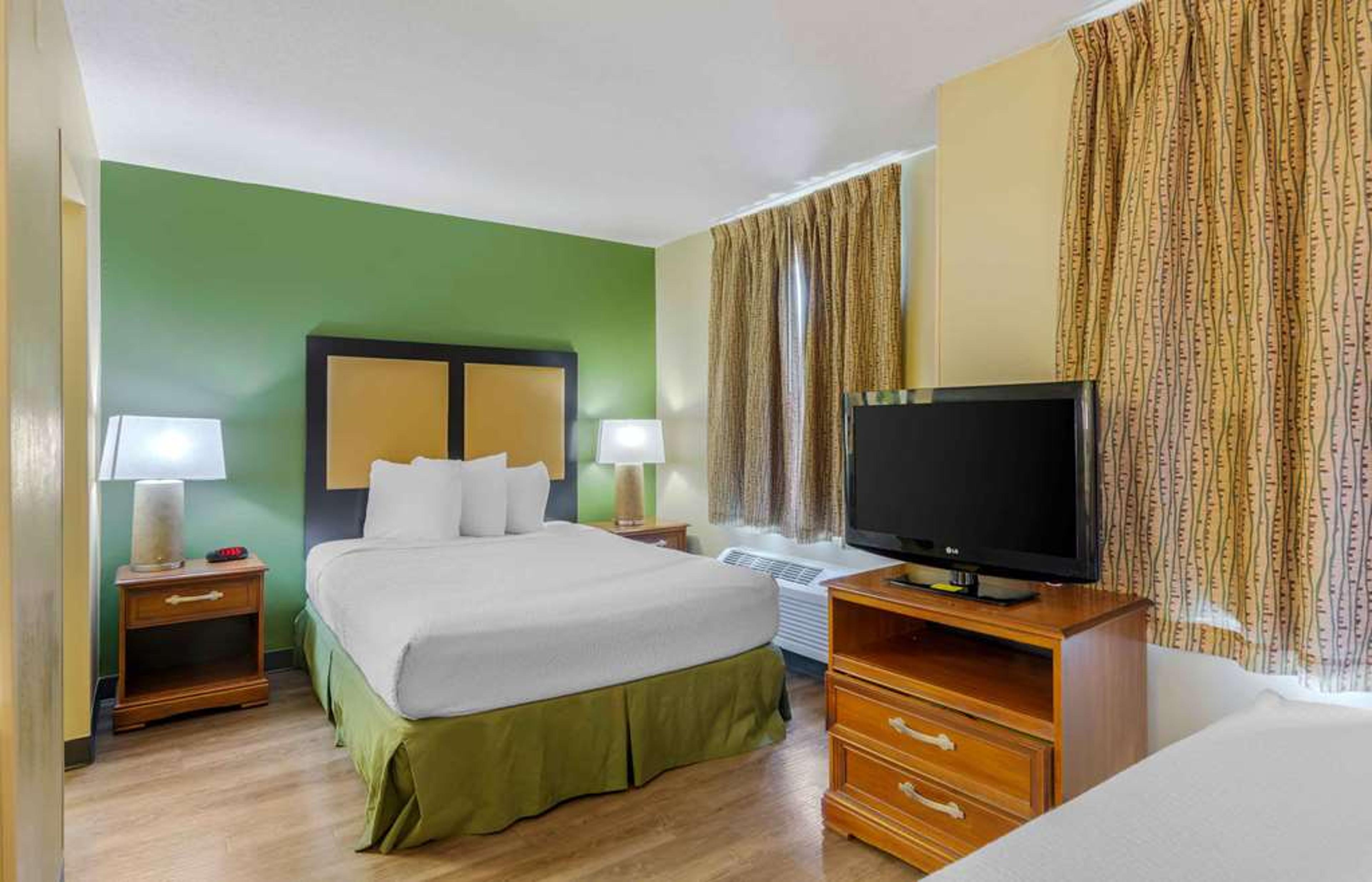 EXTENDED STAY AMERICA SUITES