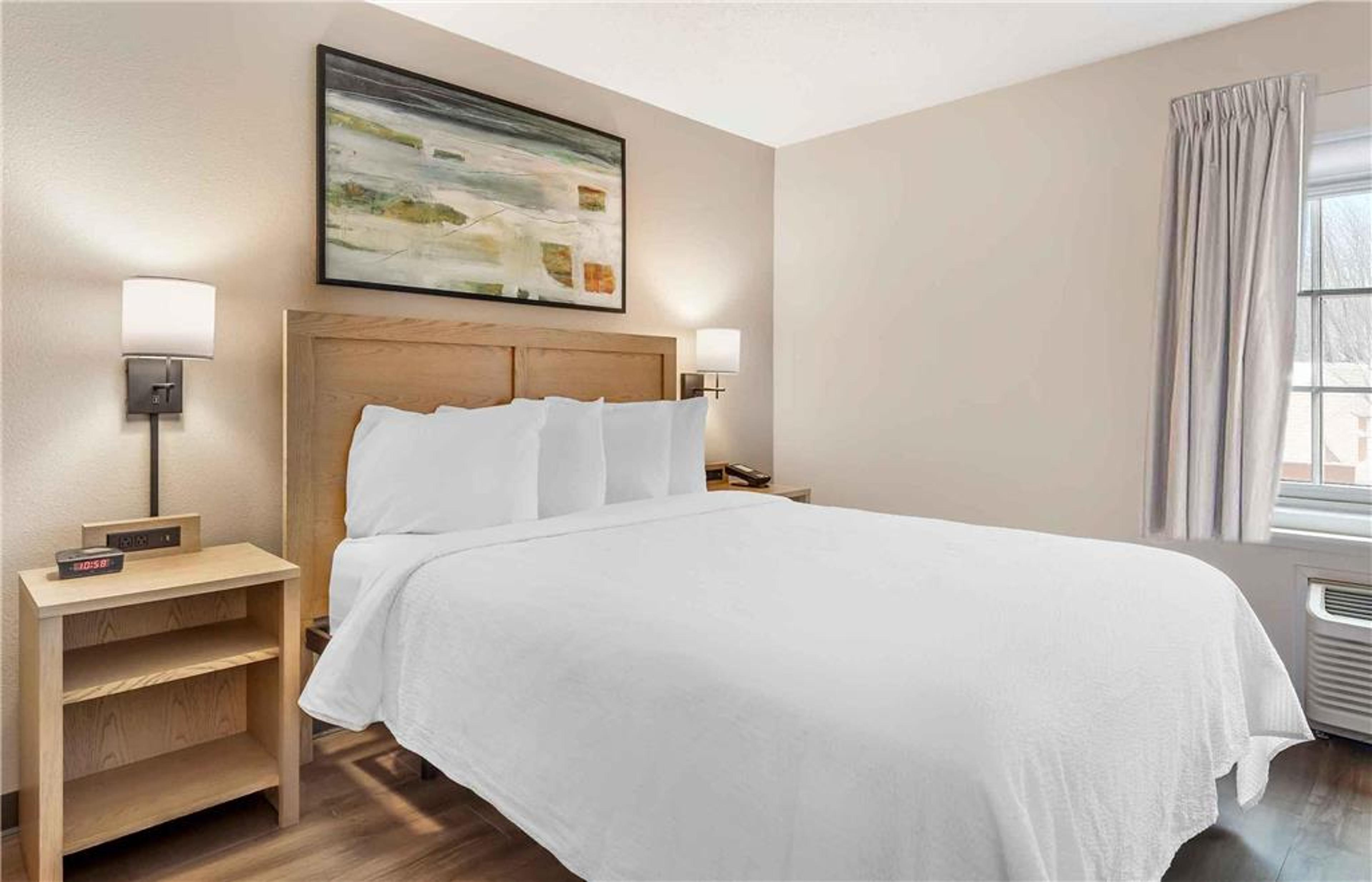 EXTENDED STAY AMERICA SUITES