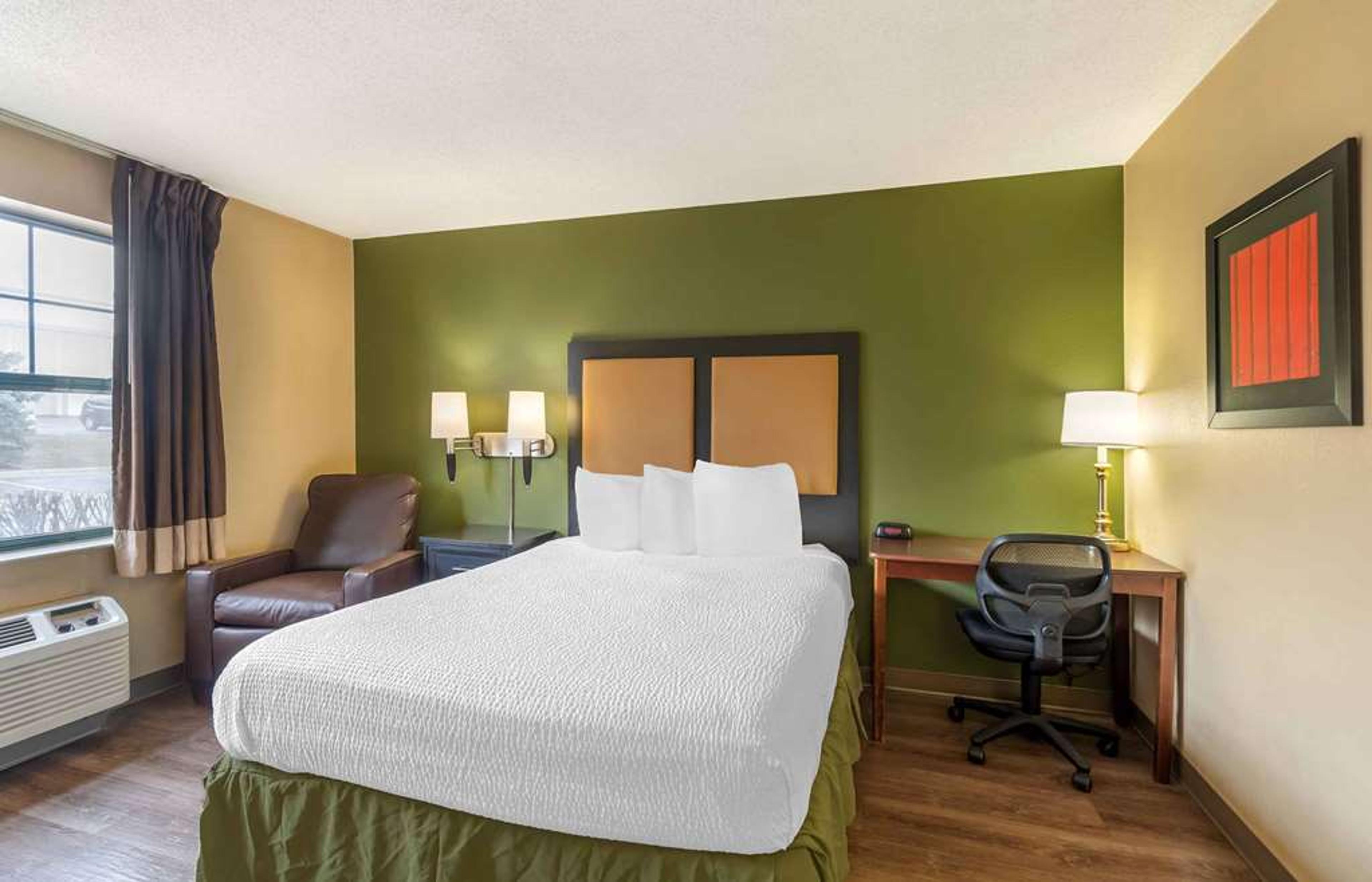 EXTENDED STAY AMERICA SUITES
