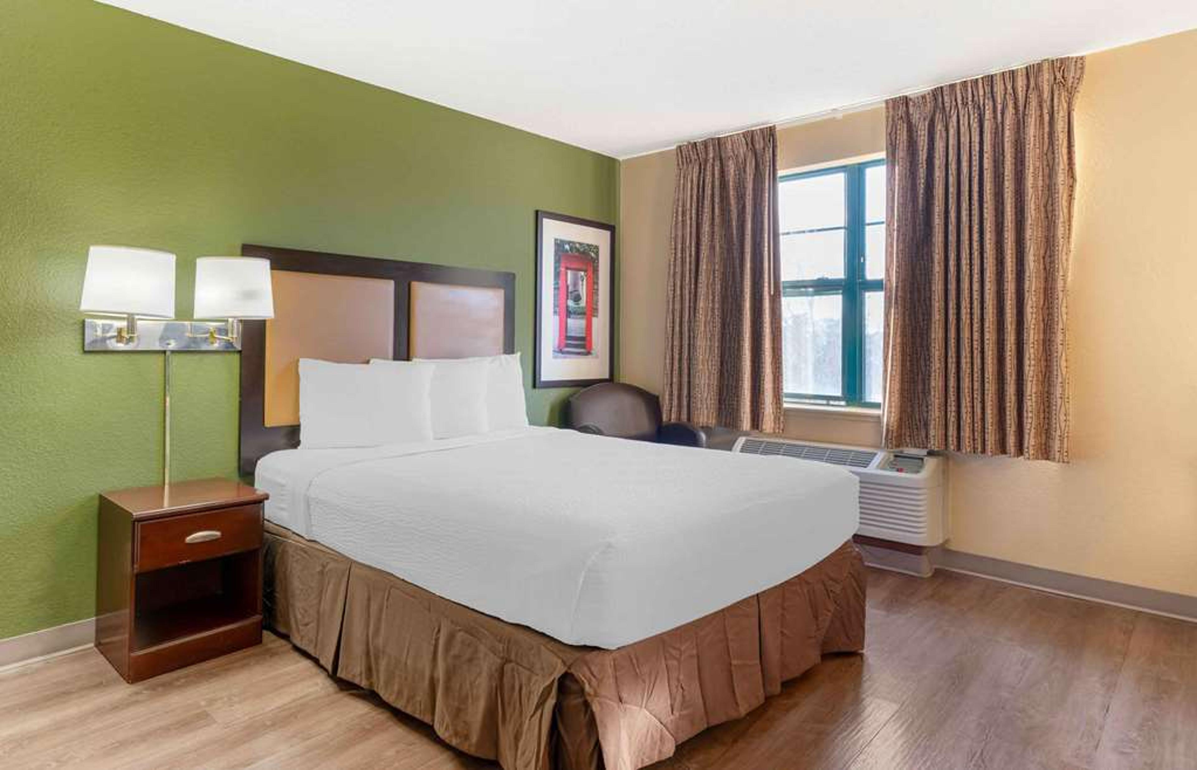 EXTENDED STAY AMERICA SUITES