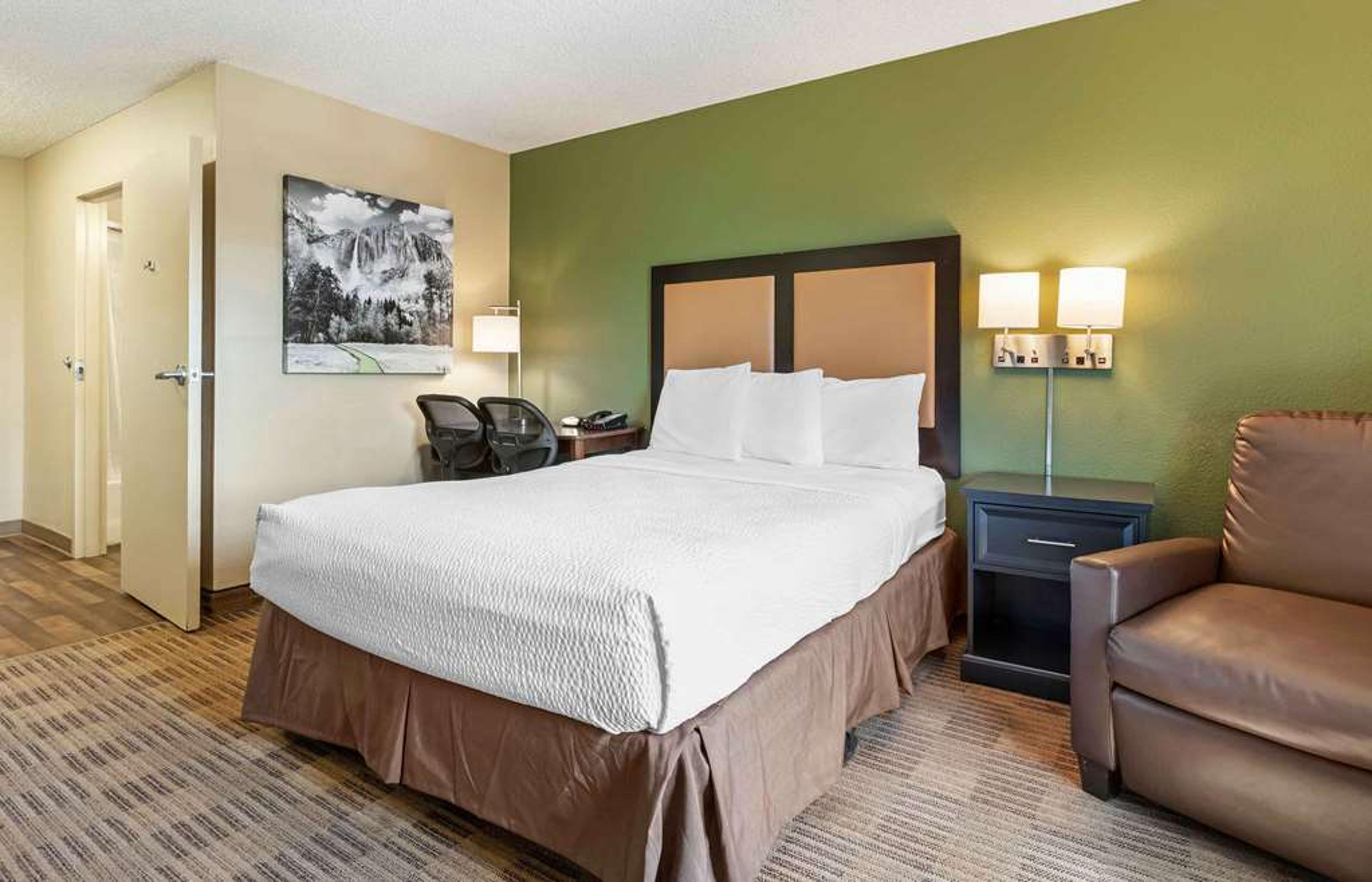 EXTENDED STAY AMERICA SUITES
