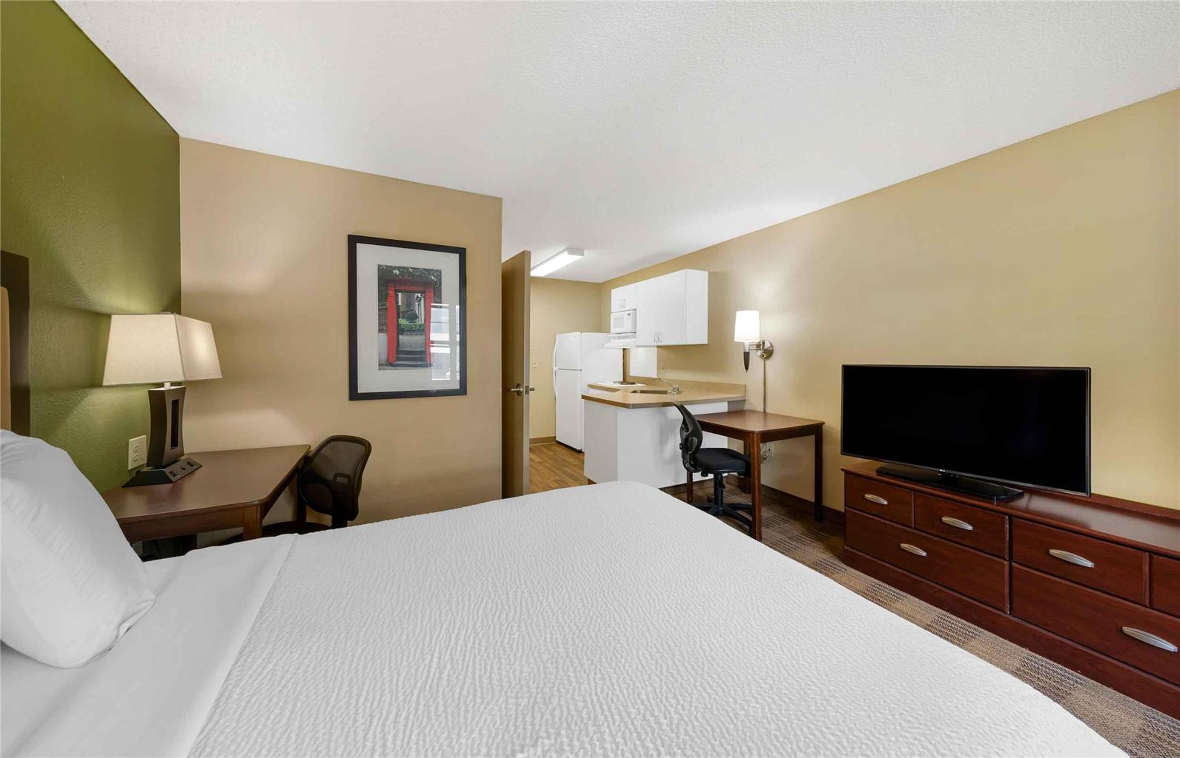 EXTENDED STAY AMERICA SUITES