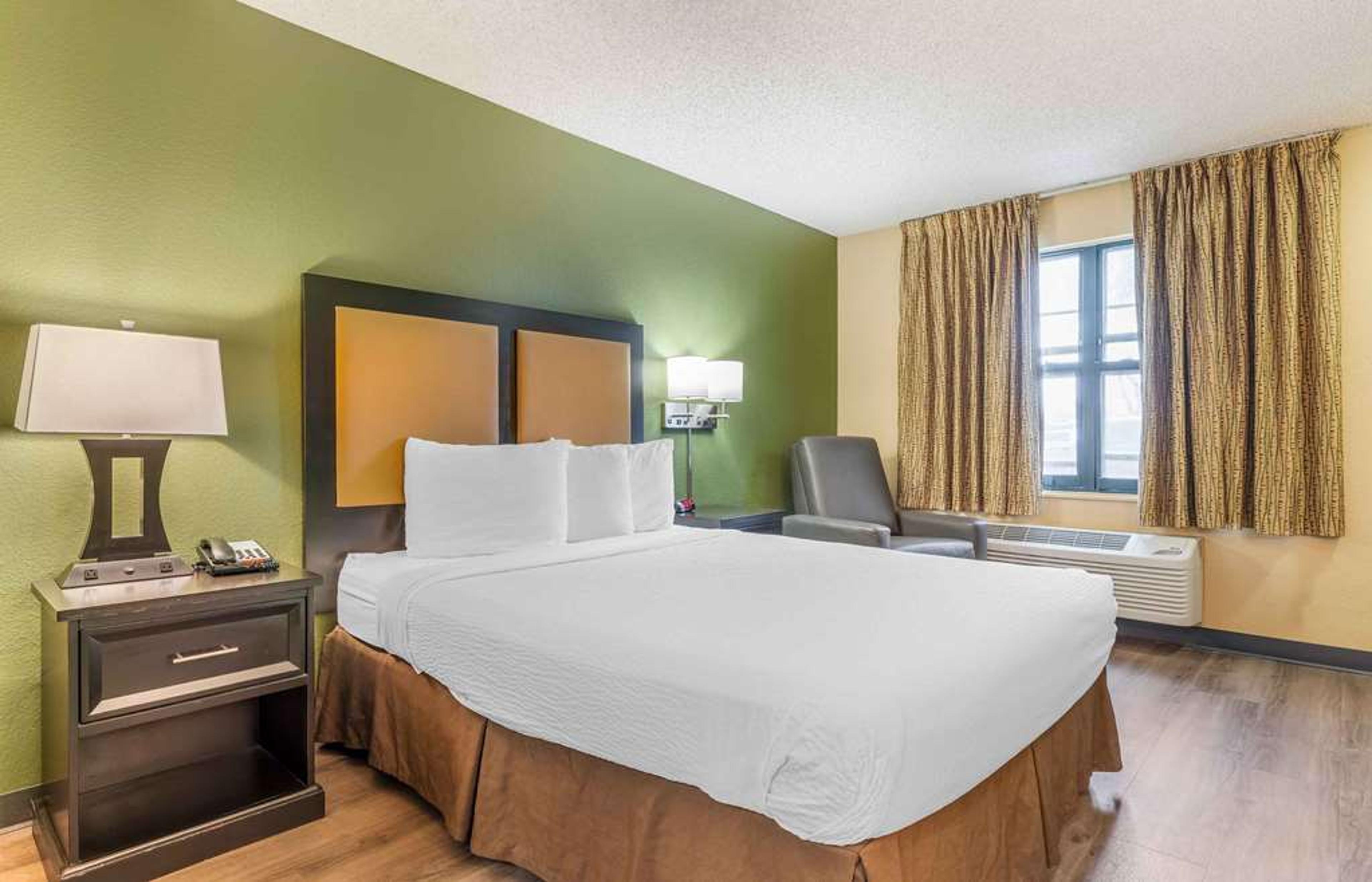 EXTENDED STAY AMERICA SUITES