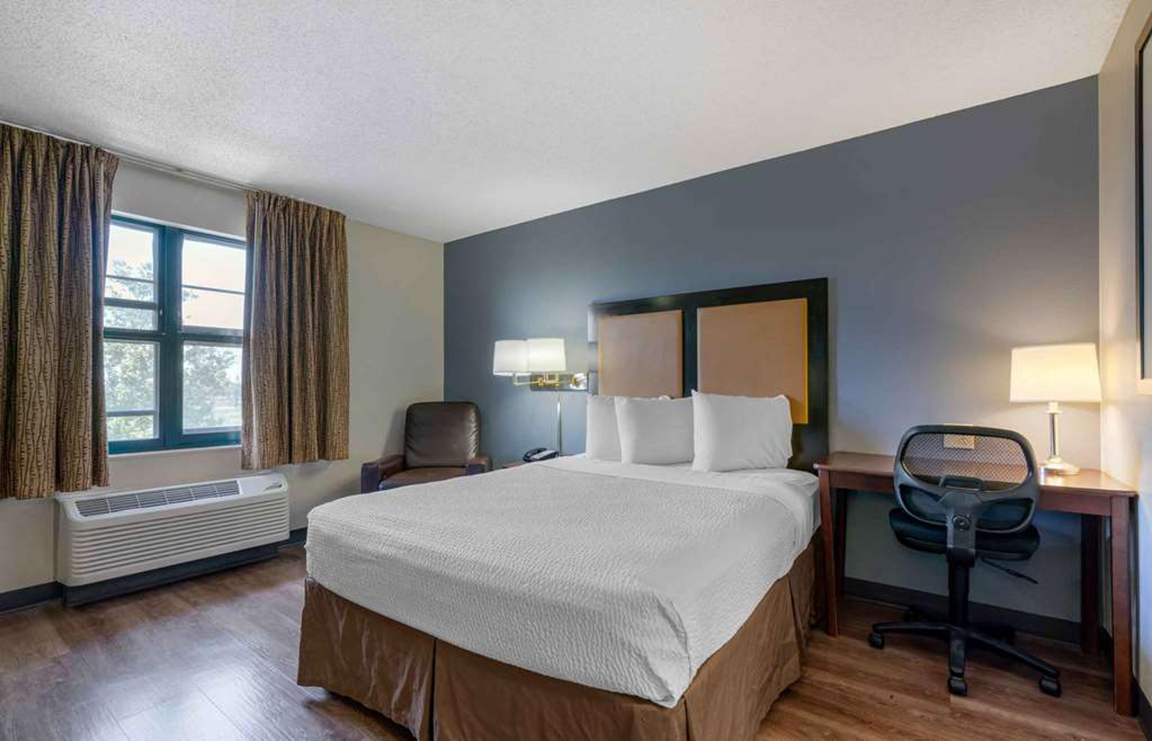 EXTENDED STAY AMERICA SUITES