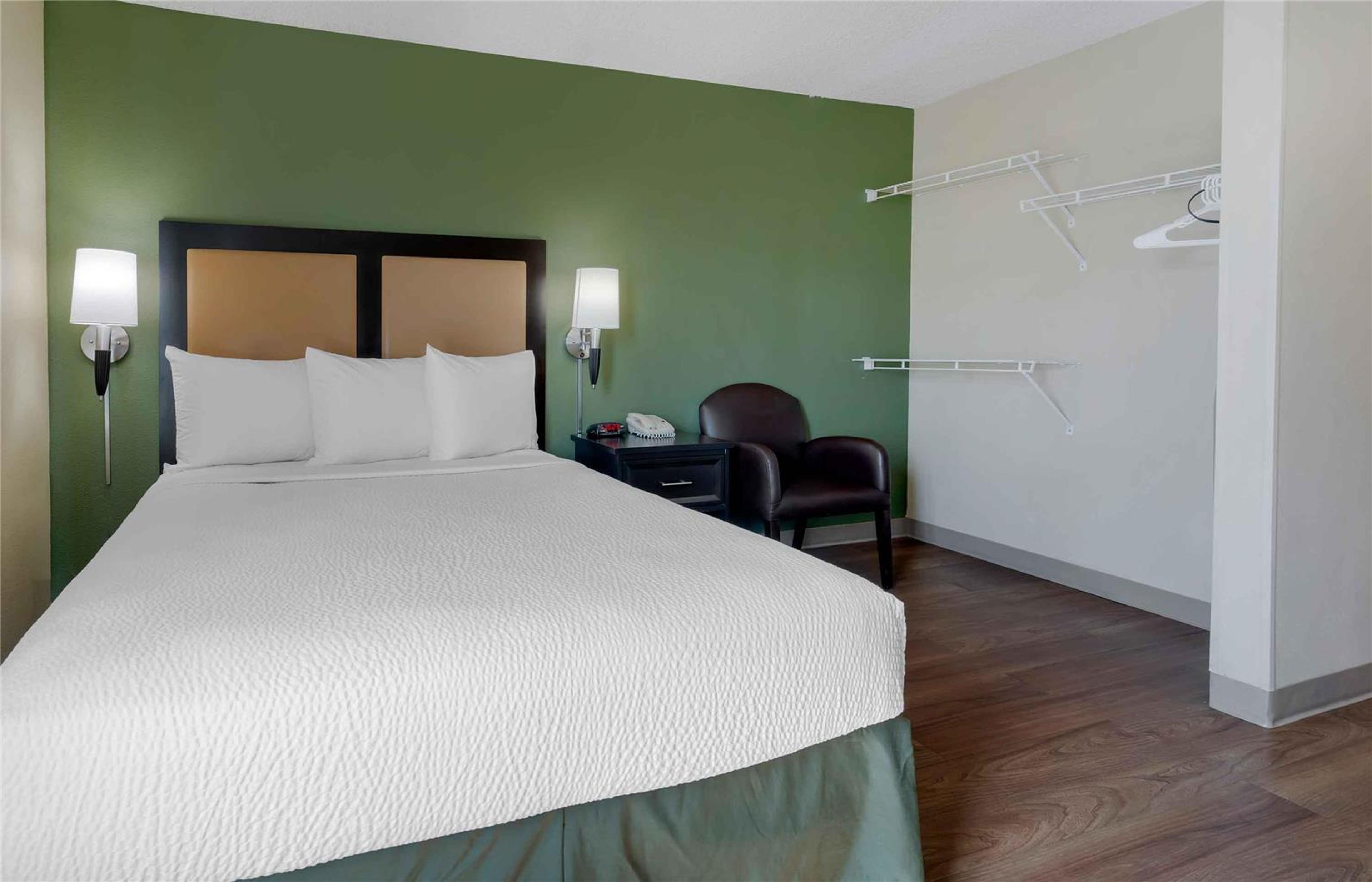 EXTENDED STAY AMERICA SUITES