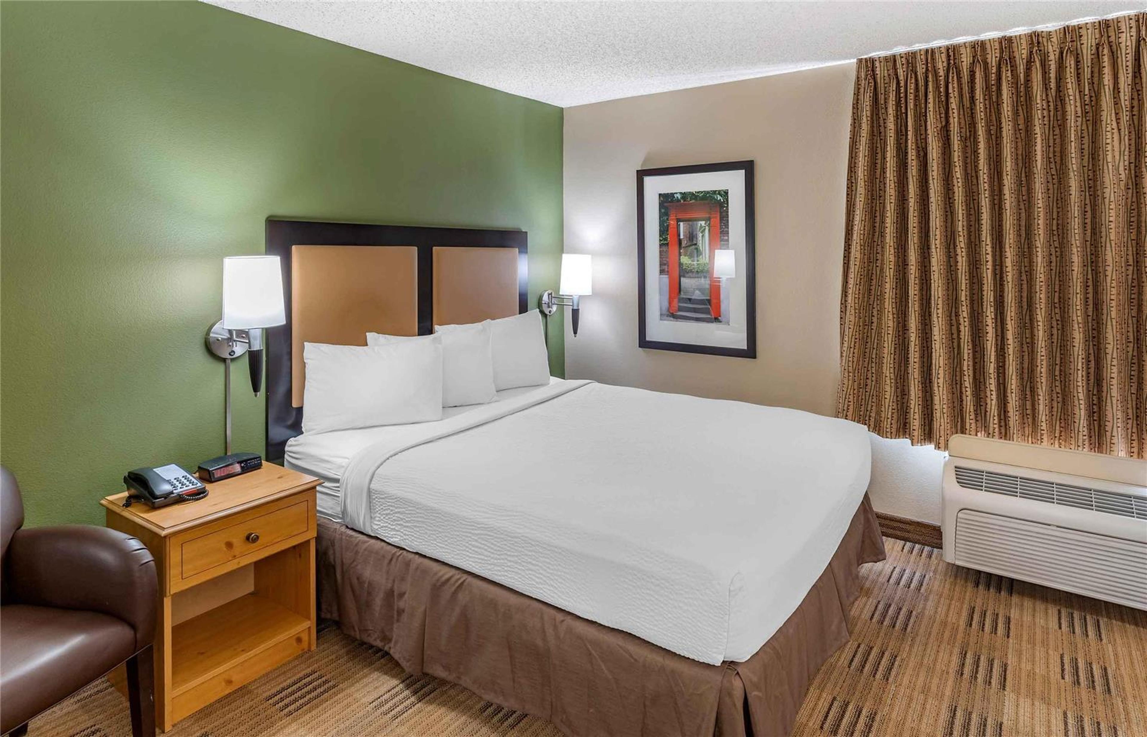 EXTENDED STAY AMERICA SUITES