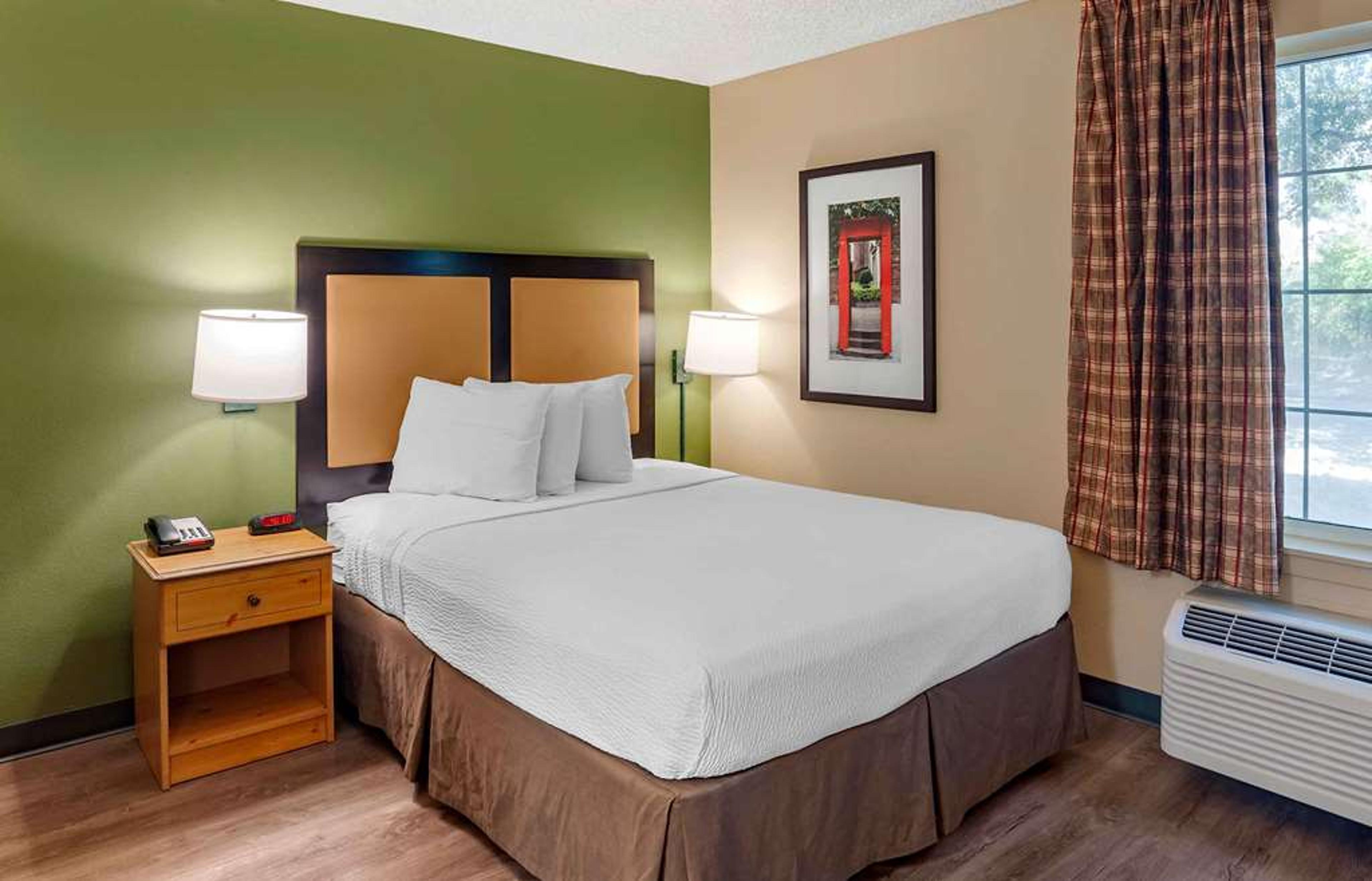 EXTENDED STAY AMERICA SUITES