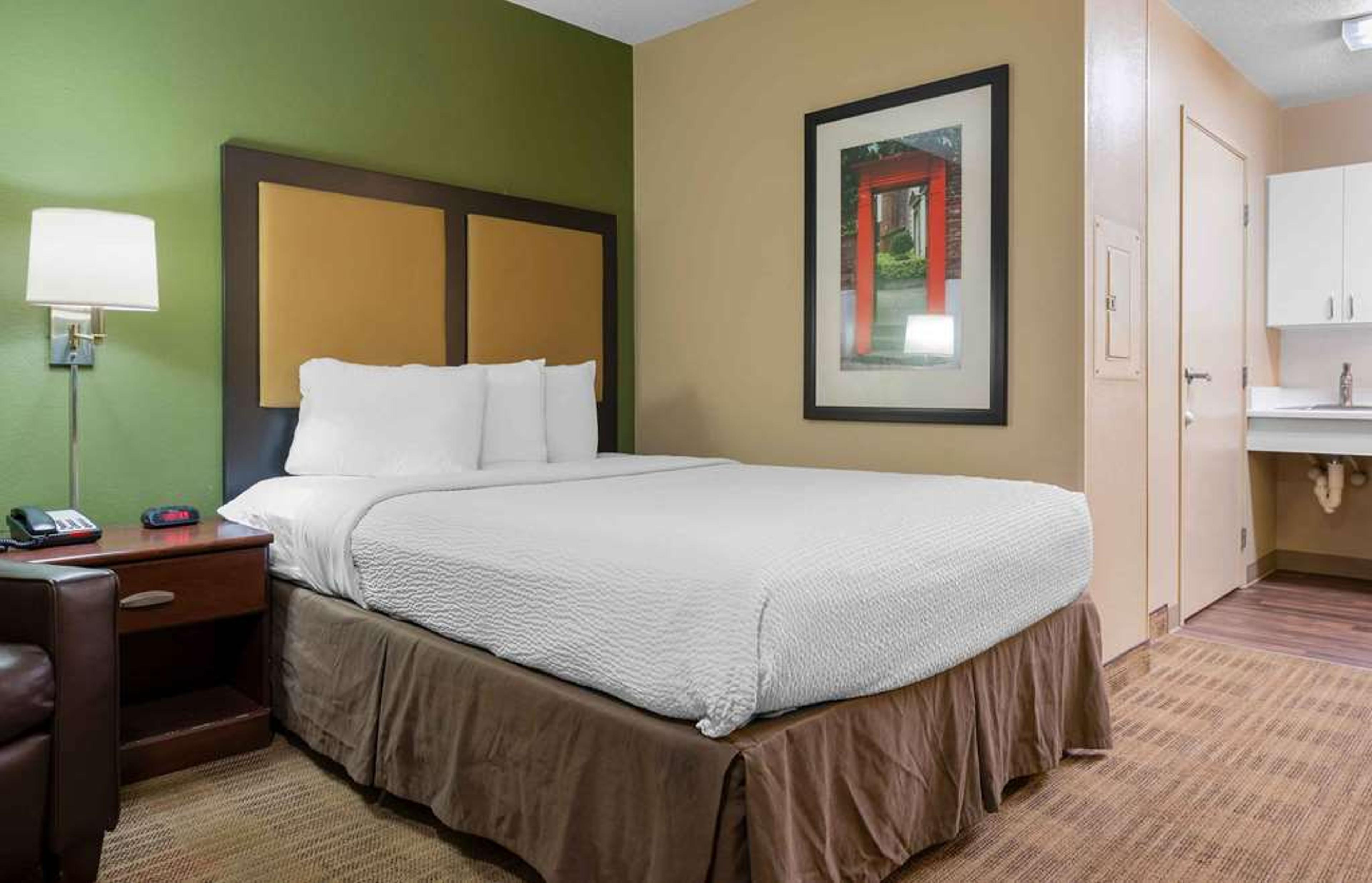 EXTENDED STAY AMERICA SUITES