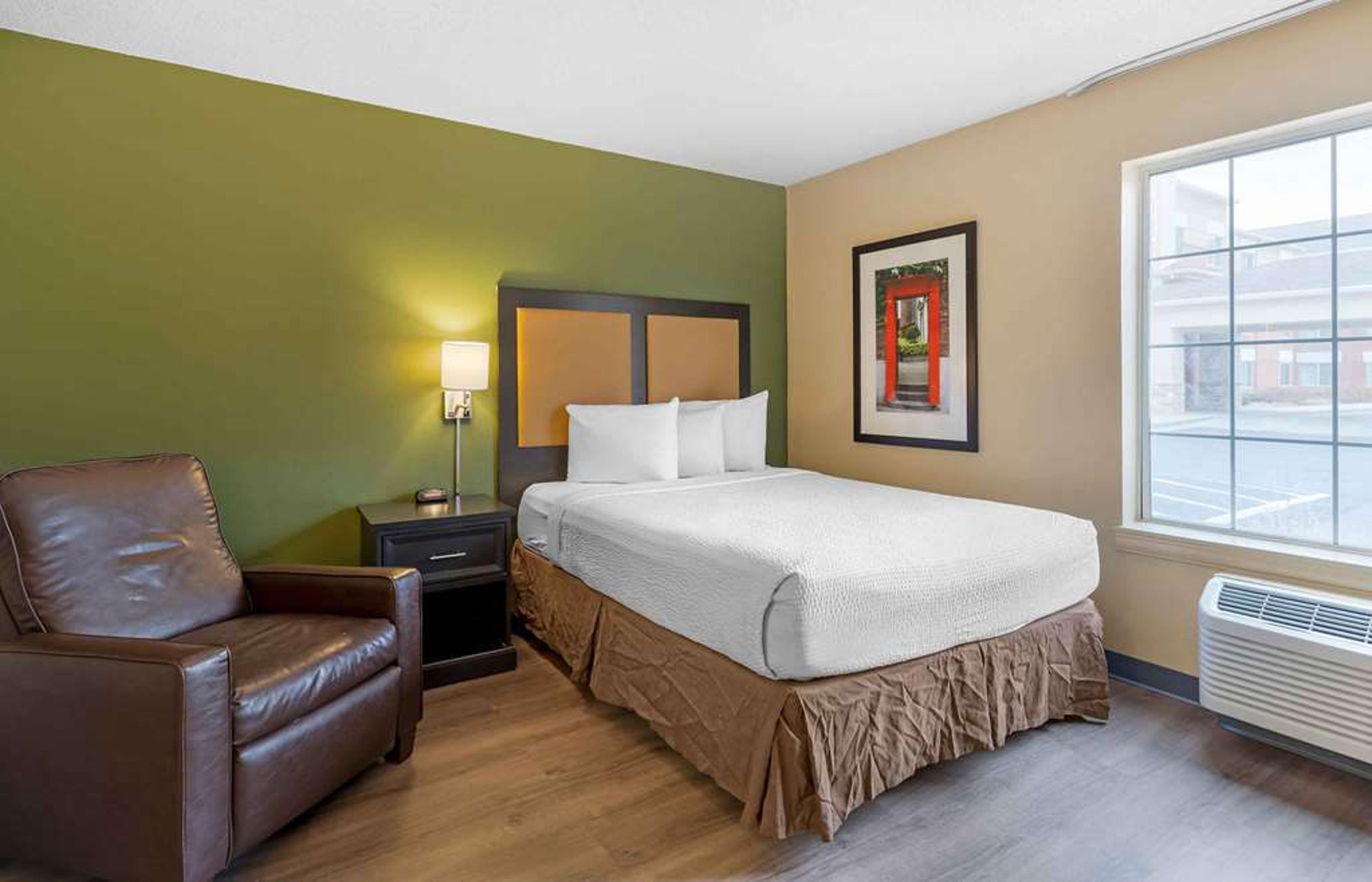 Extended Stay America Select Suites- St. Louis - Airport - Central