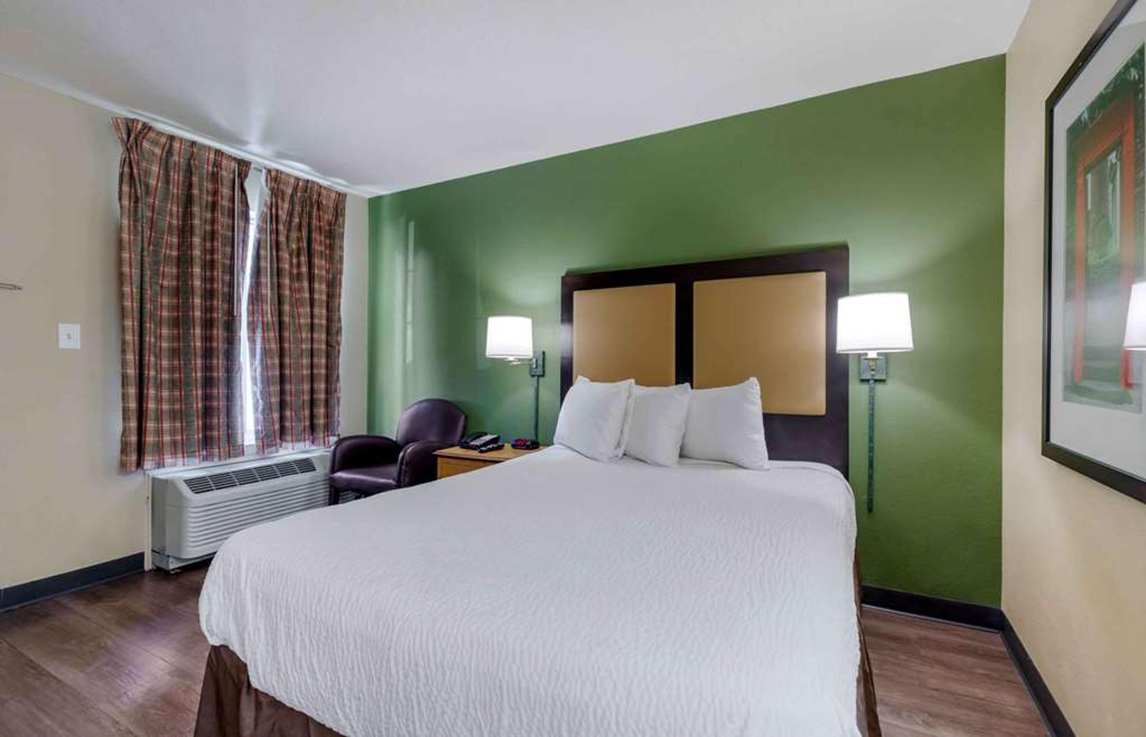 EXTENDED STAY AMERICA SUITES