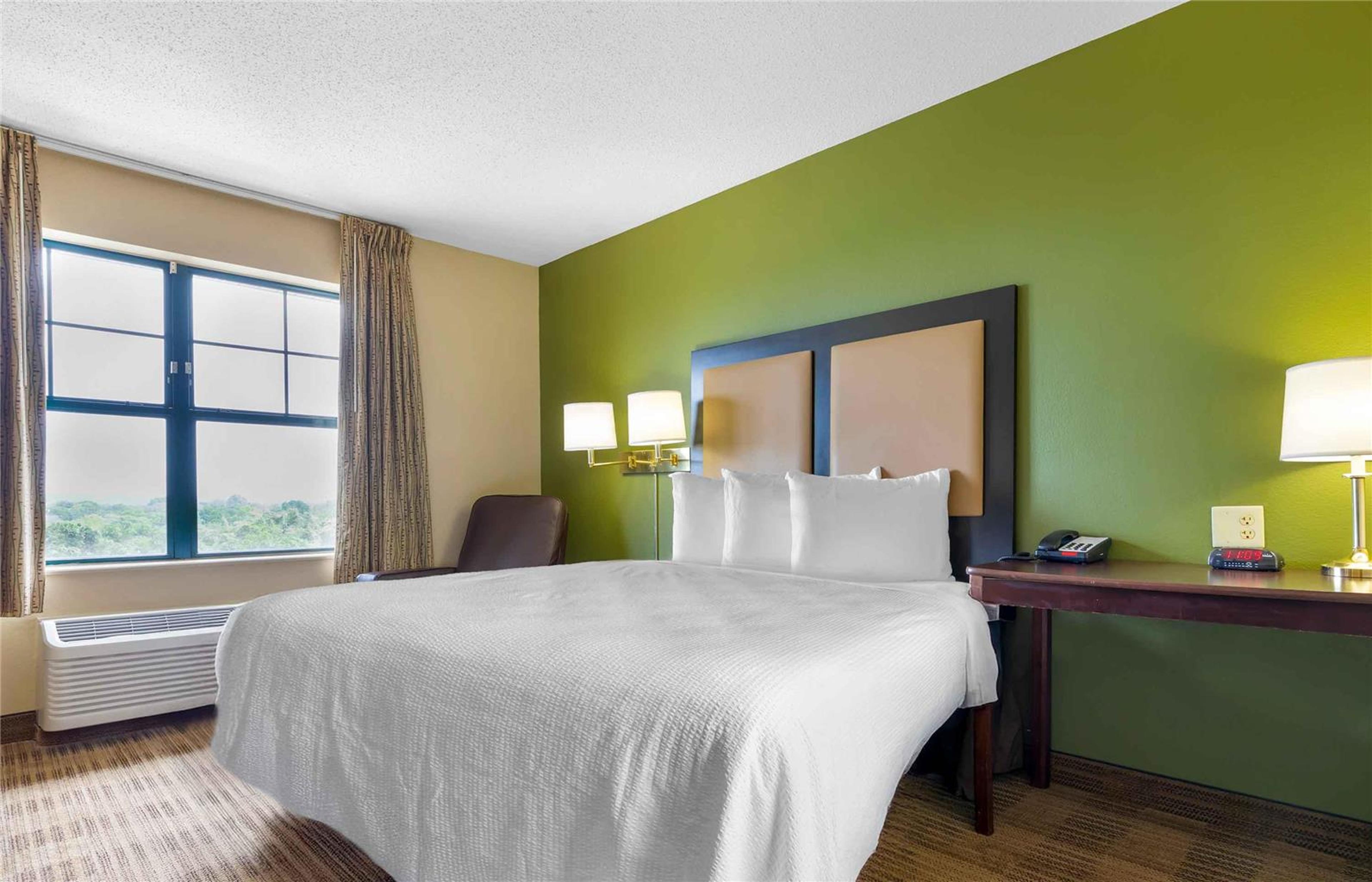 EXTENDED STAY AMERICA SUITES