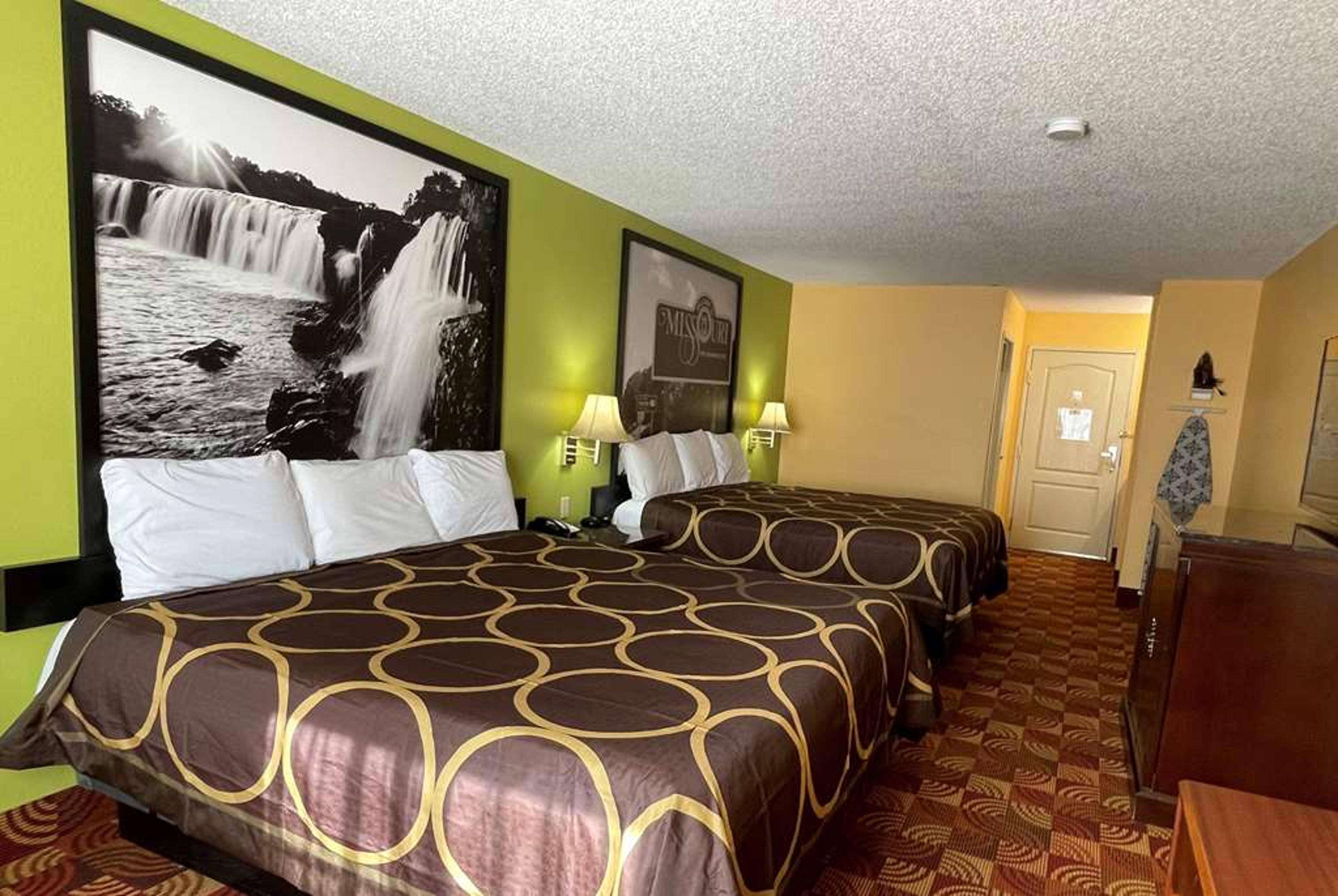 SUPER 8 BY WYNDHAM LAKE OF THE OZAR