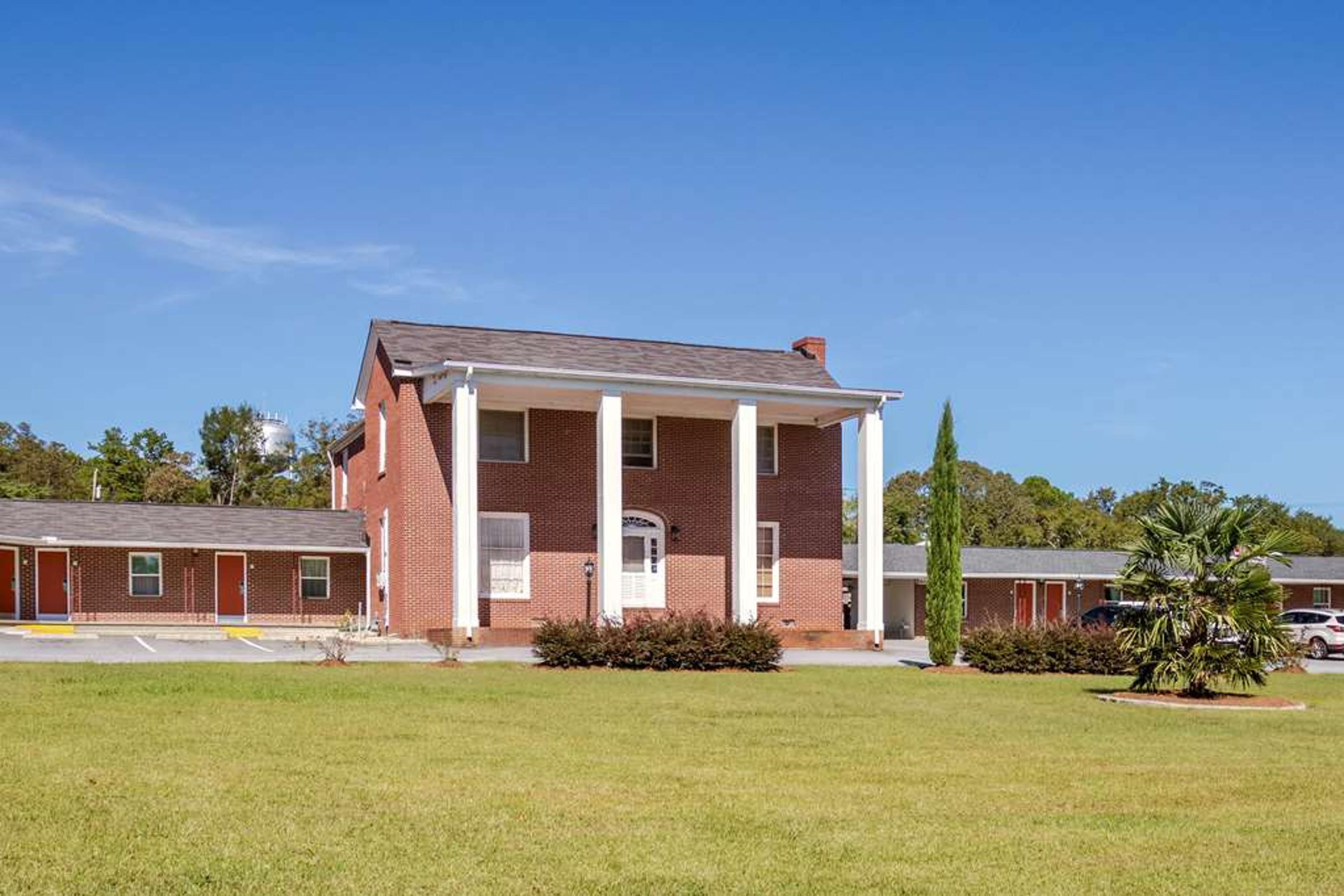 RODEWAY INN AND SUITES WALHALLA