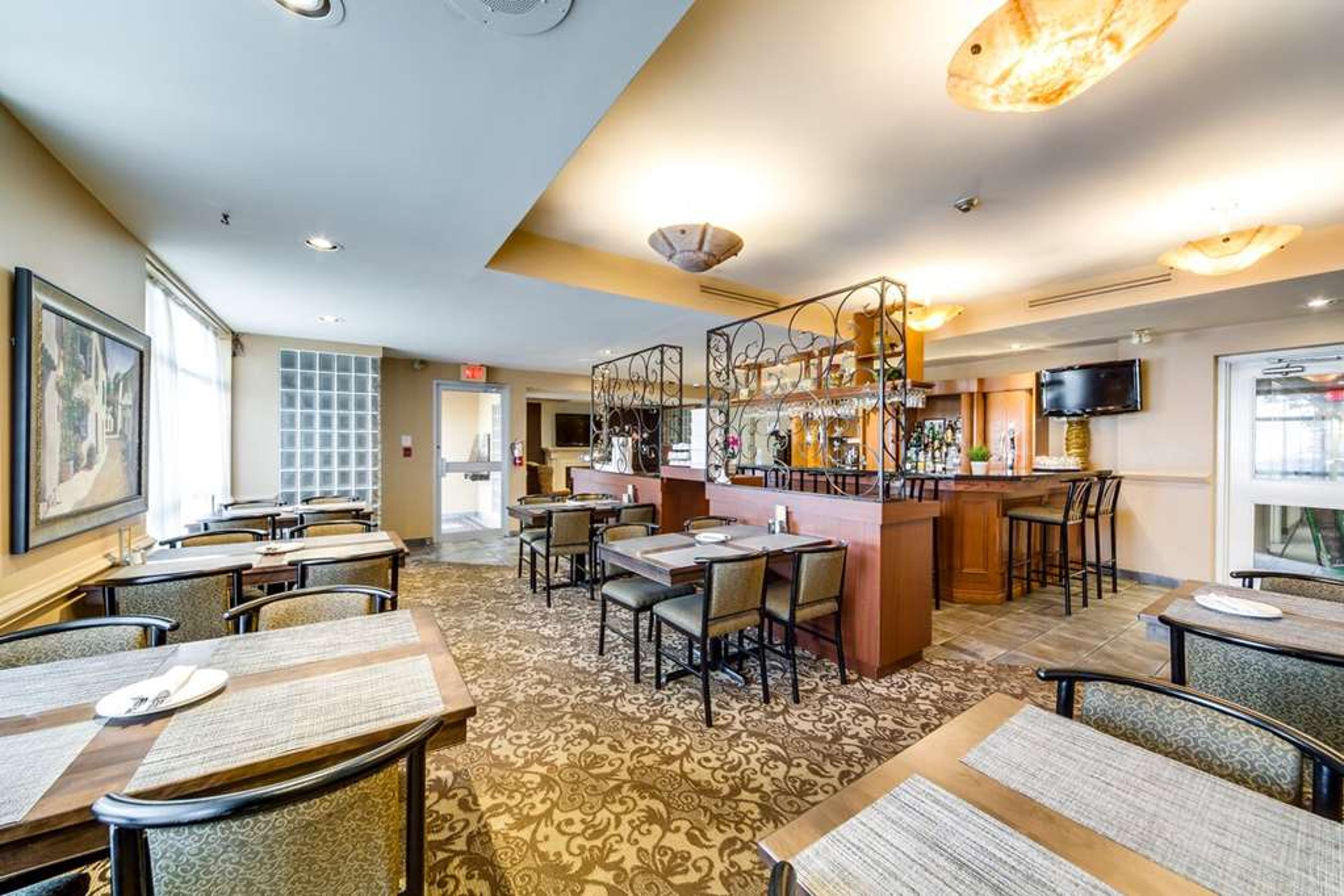 MONTE CARLO INN OAKVILLE SUITES