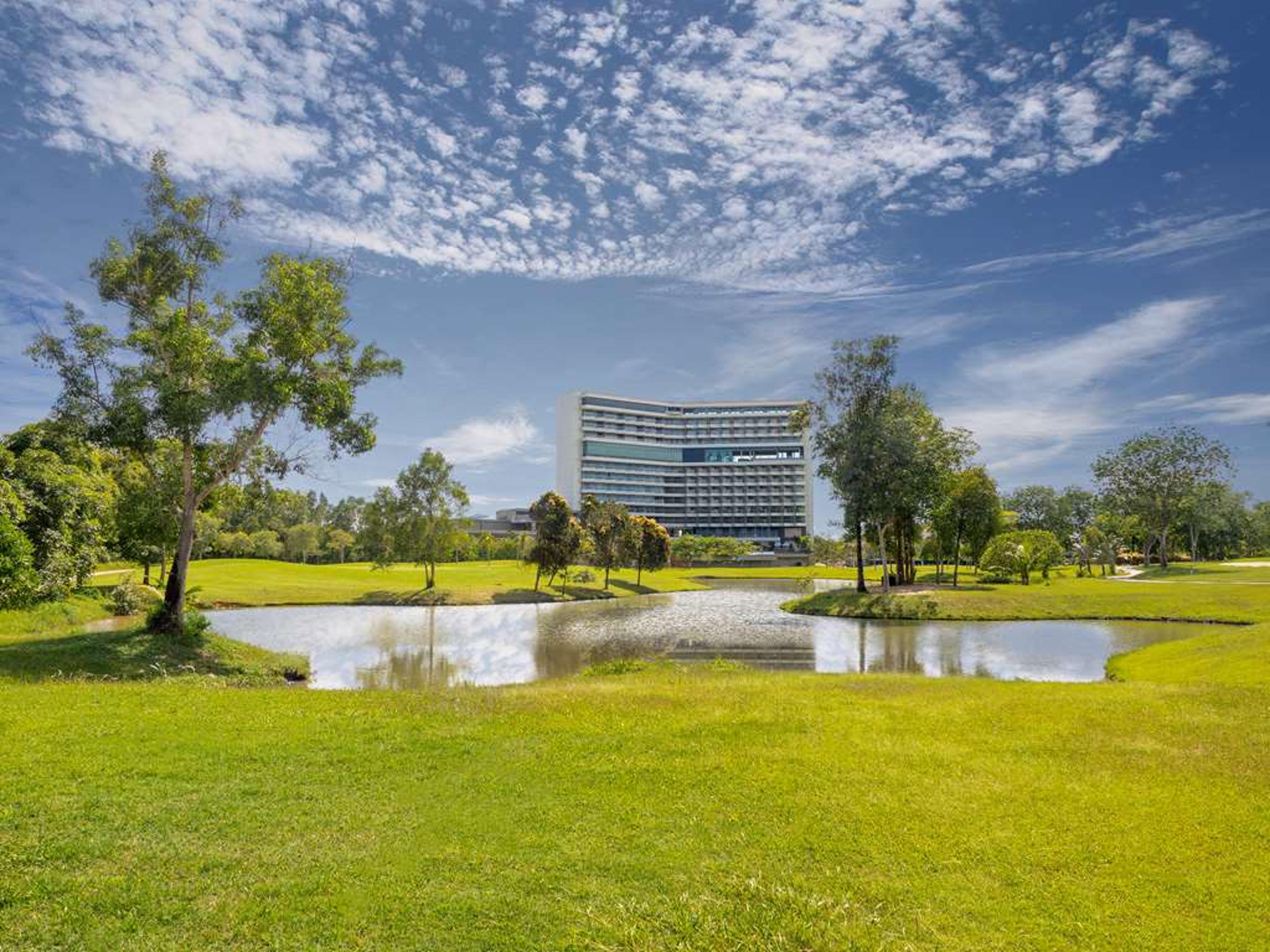 RADISSON GOLF AND CONVENTION CENTER