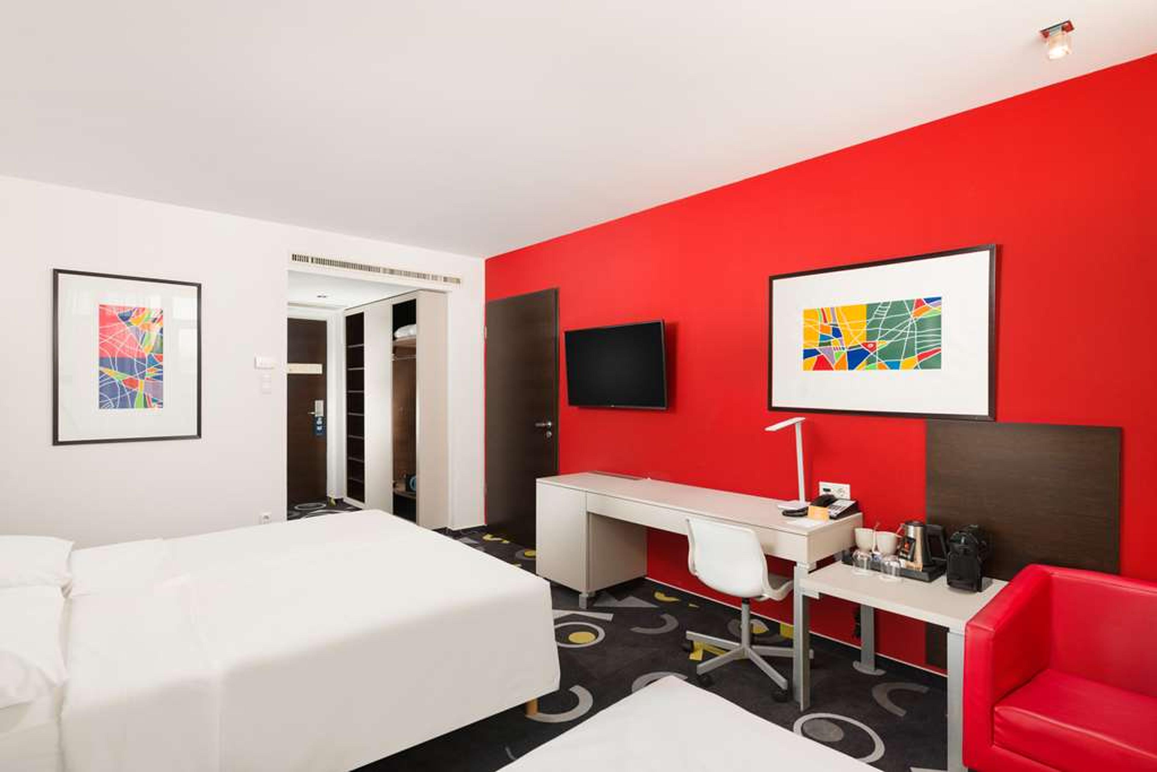 PARK INN SARVAR