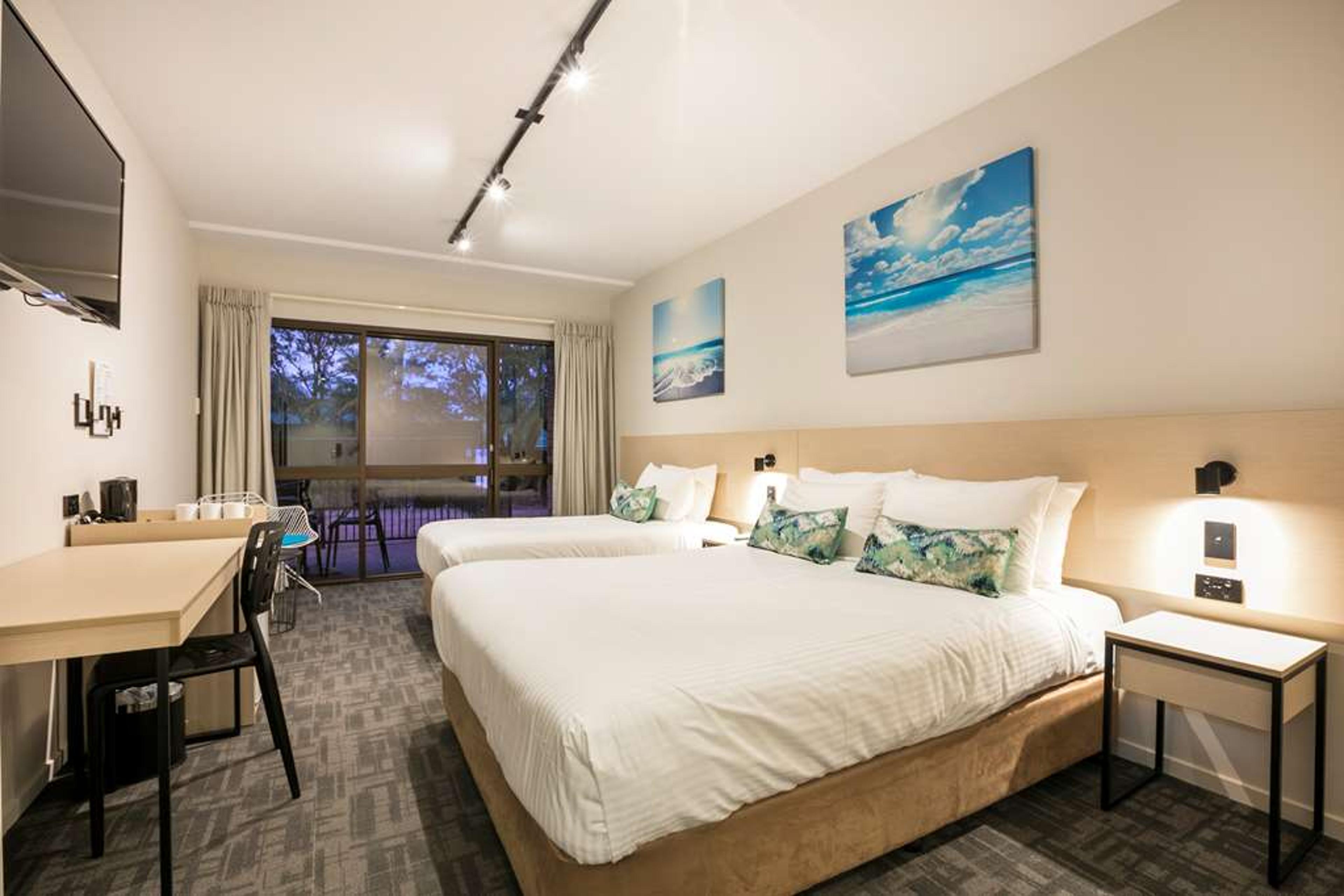 NIGHTCAP AT KAWANA WATERS HOTEL