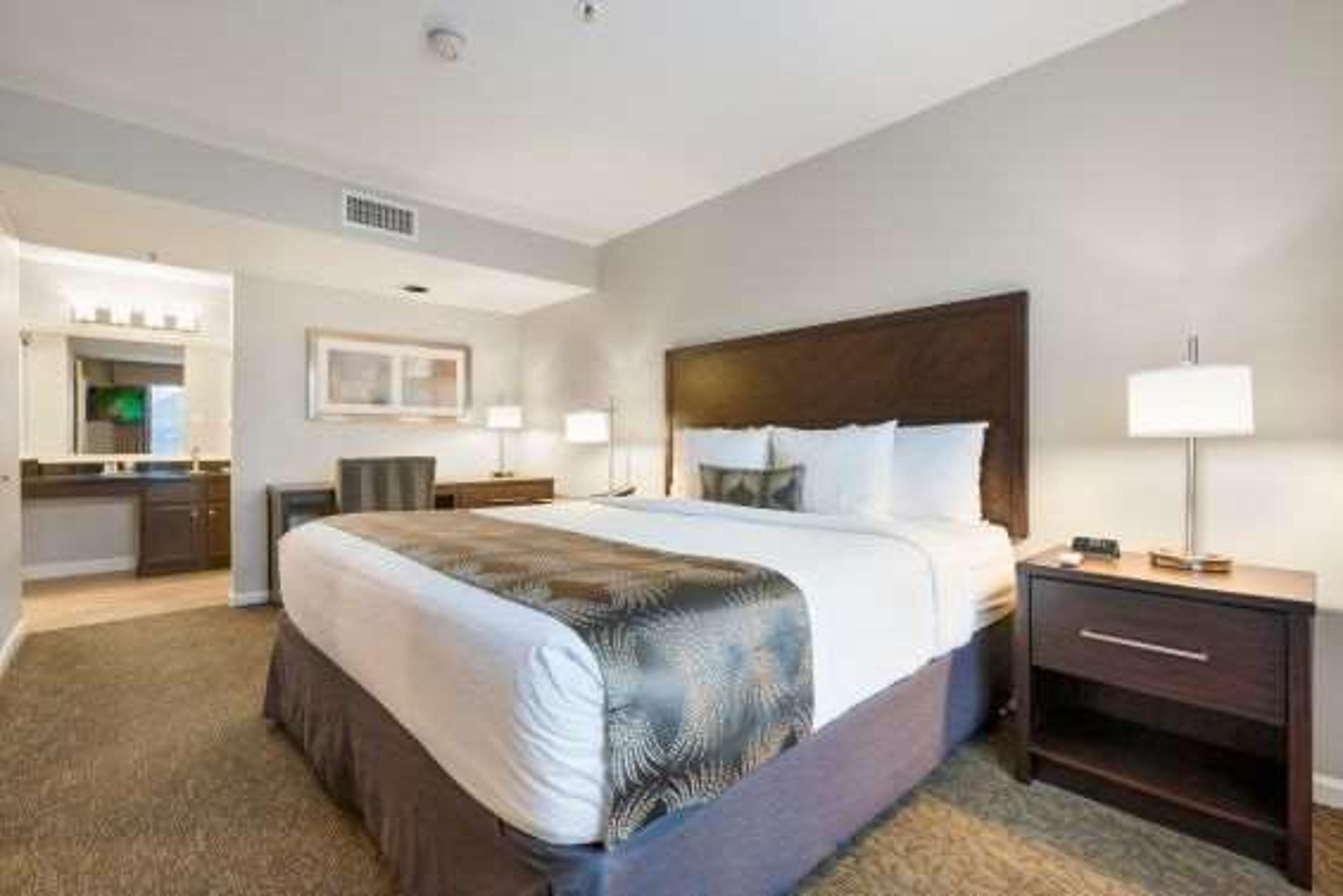 CHASE SUITE HOTEL BREA