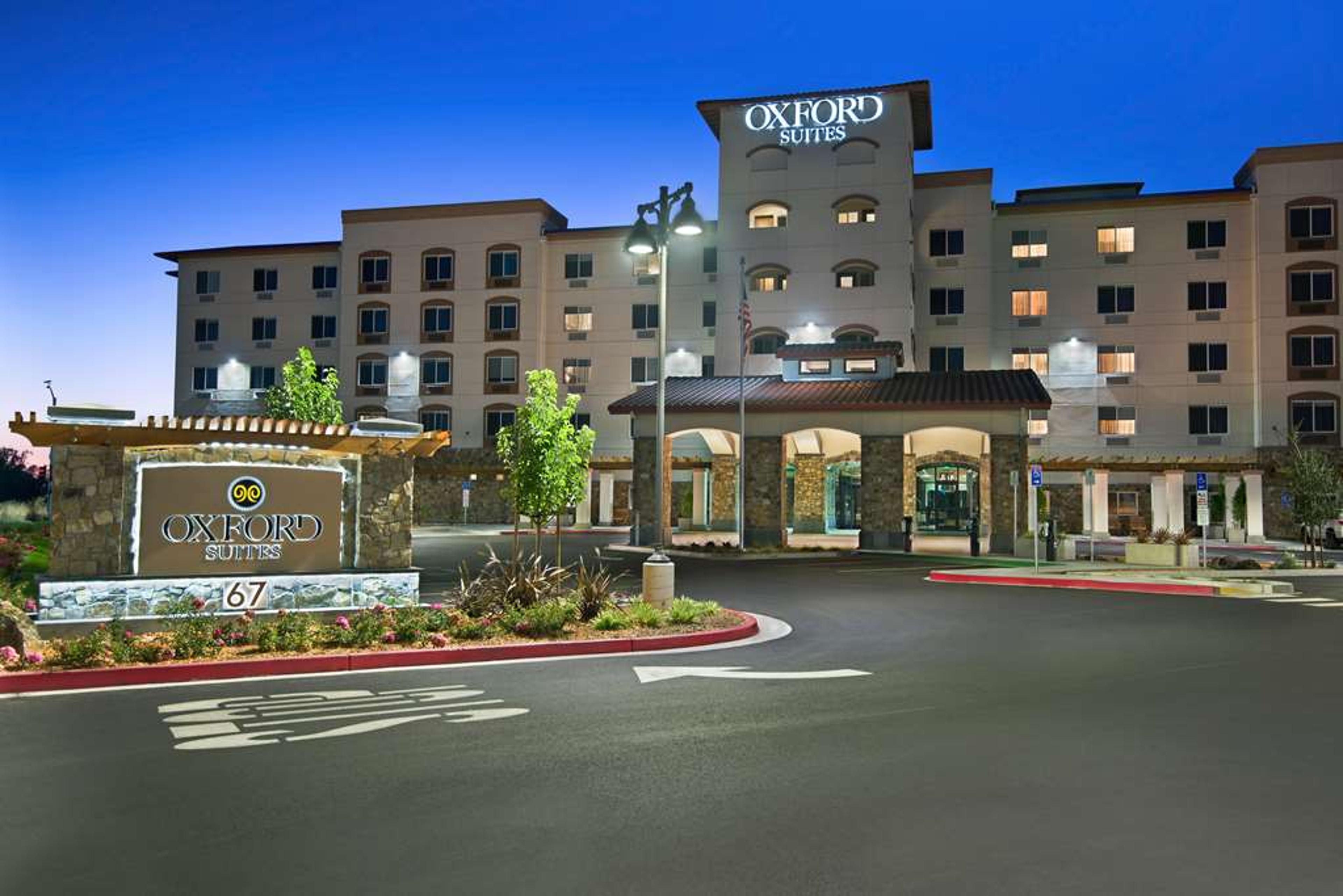 OXFORD SUITES SONOMA COUNTY