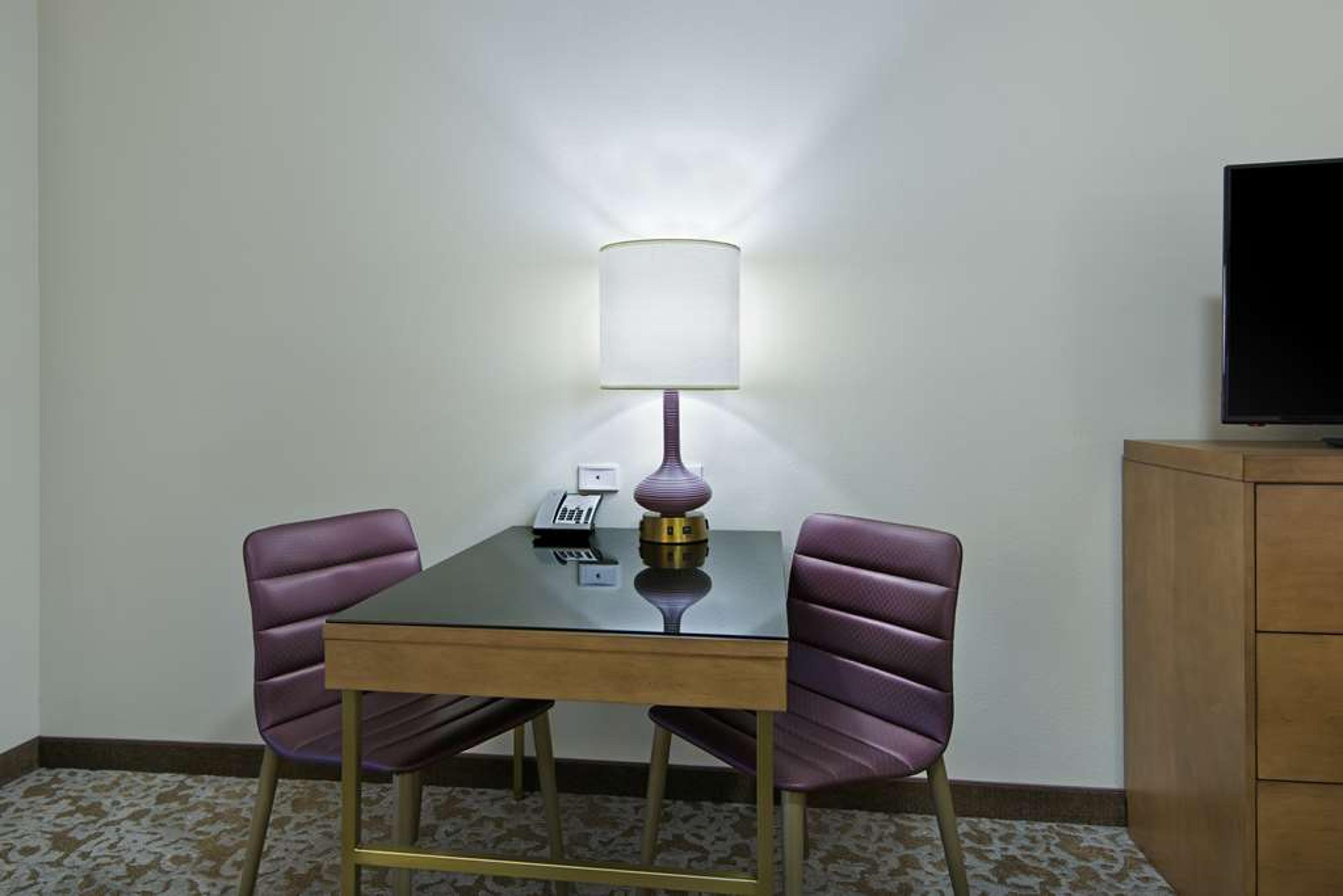 OXFORD SUITES SONOMA COUNTY