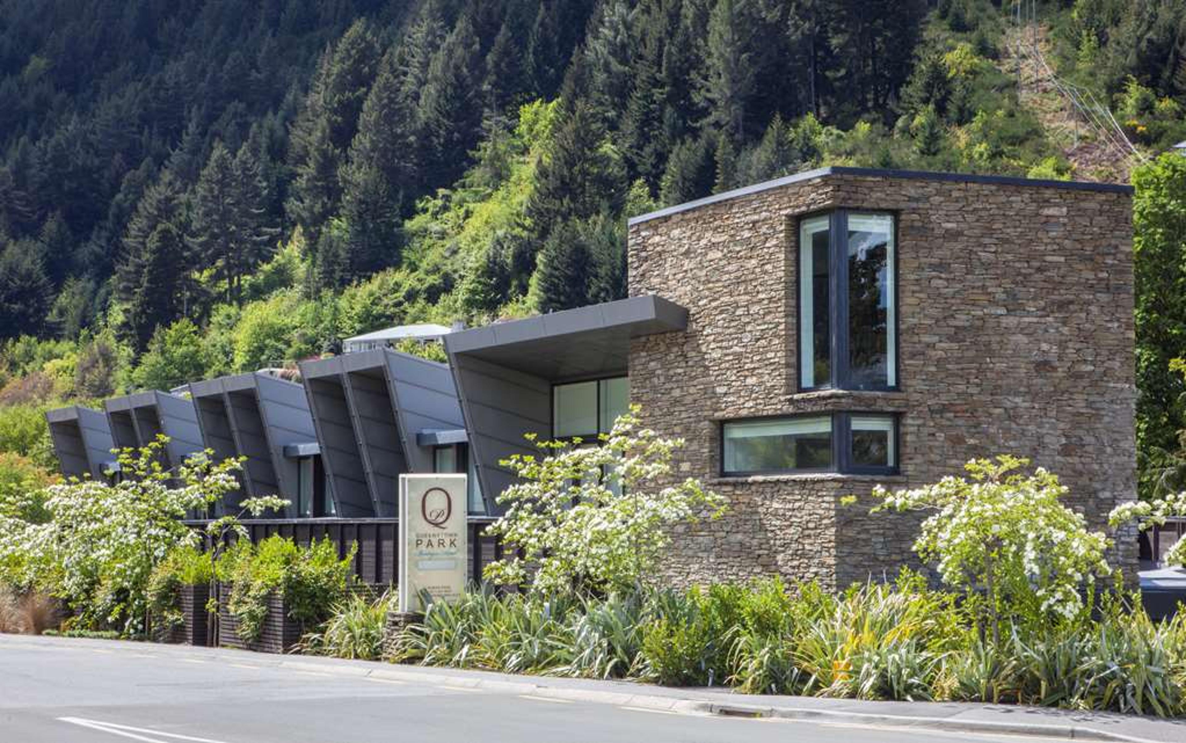 QUEENSTOWN PARK BOUTIQUE HOTEL