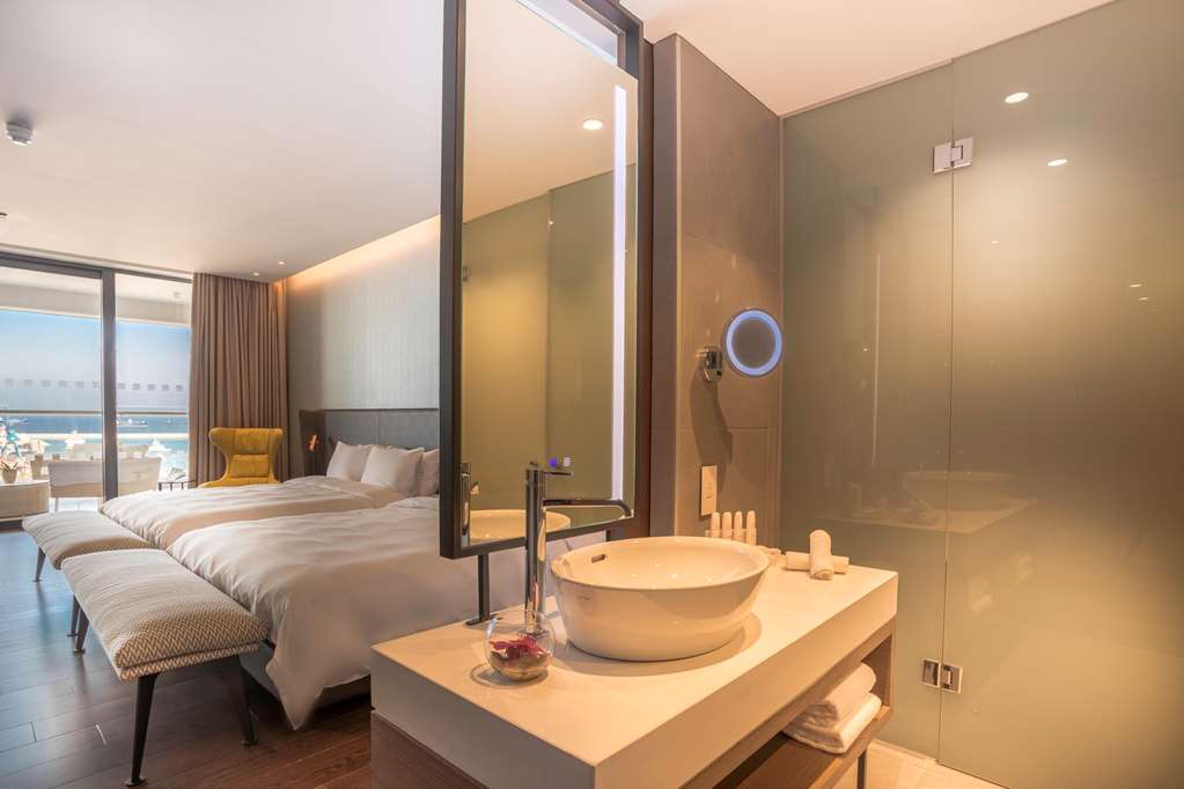 RADISSON BLU HOTEL LARNACA