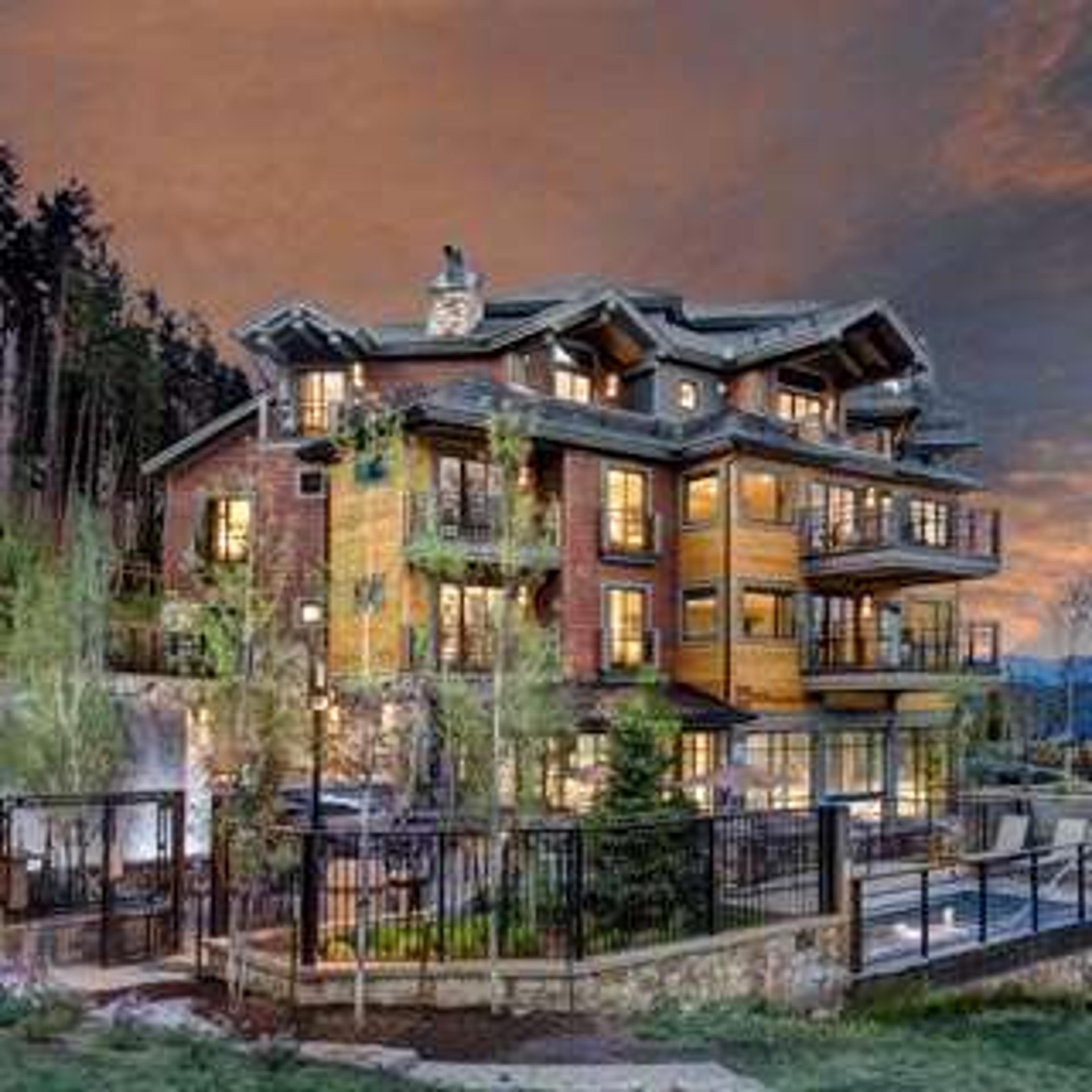 GRAND COLORADO ON PEAK 8