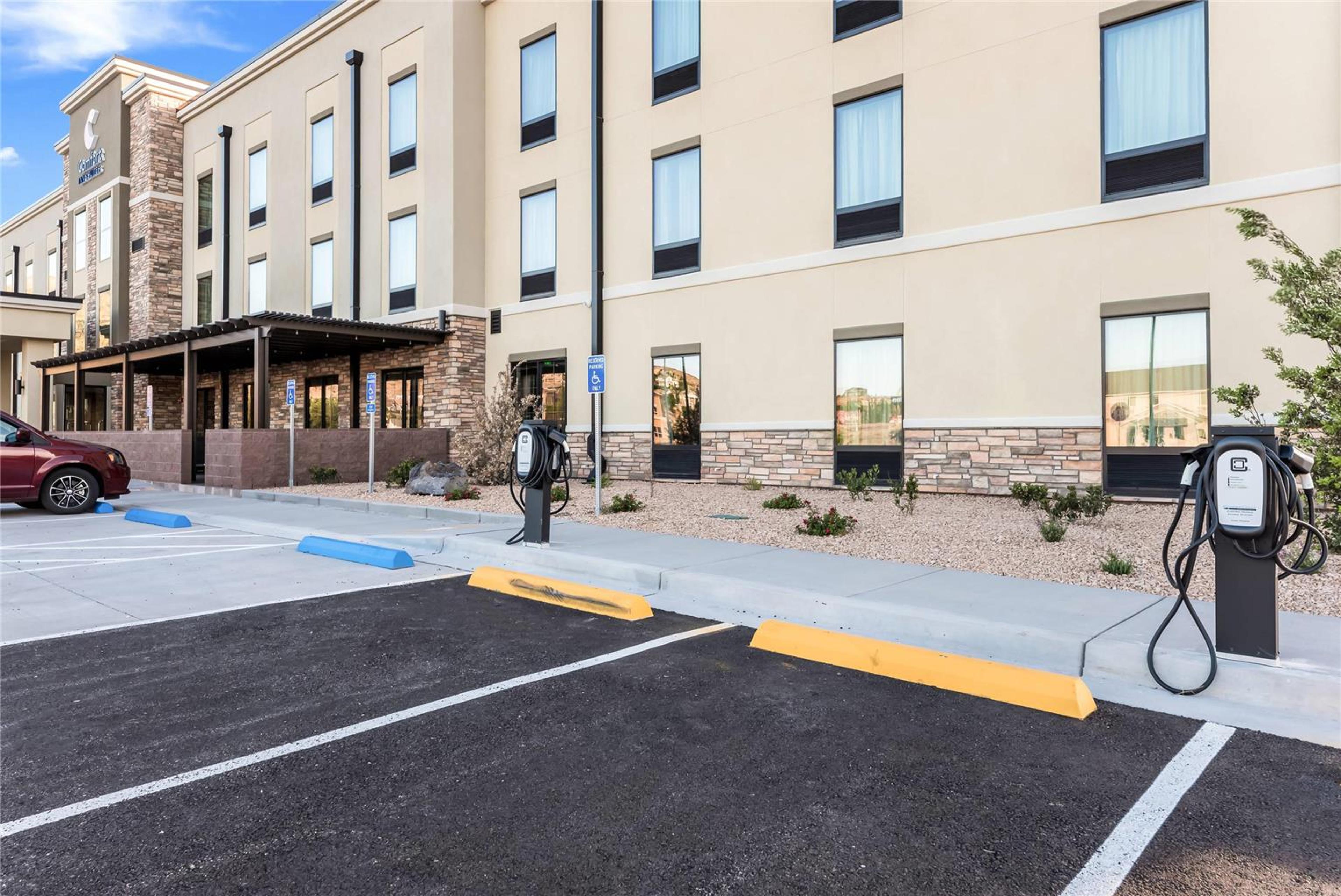 COMFORT INN AND SUITES HURRICANE