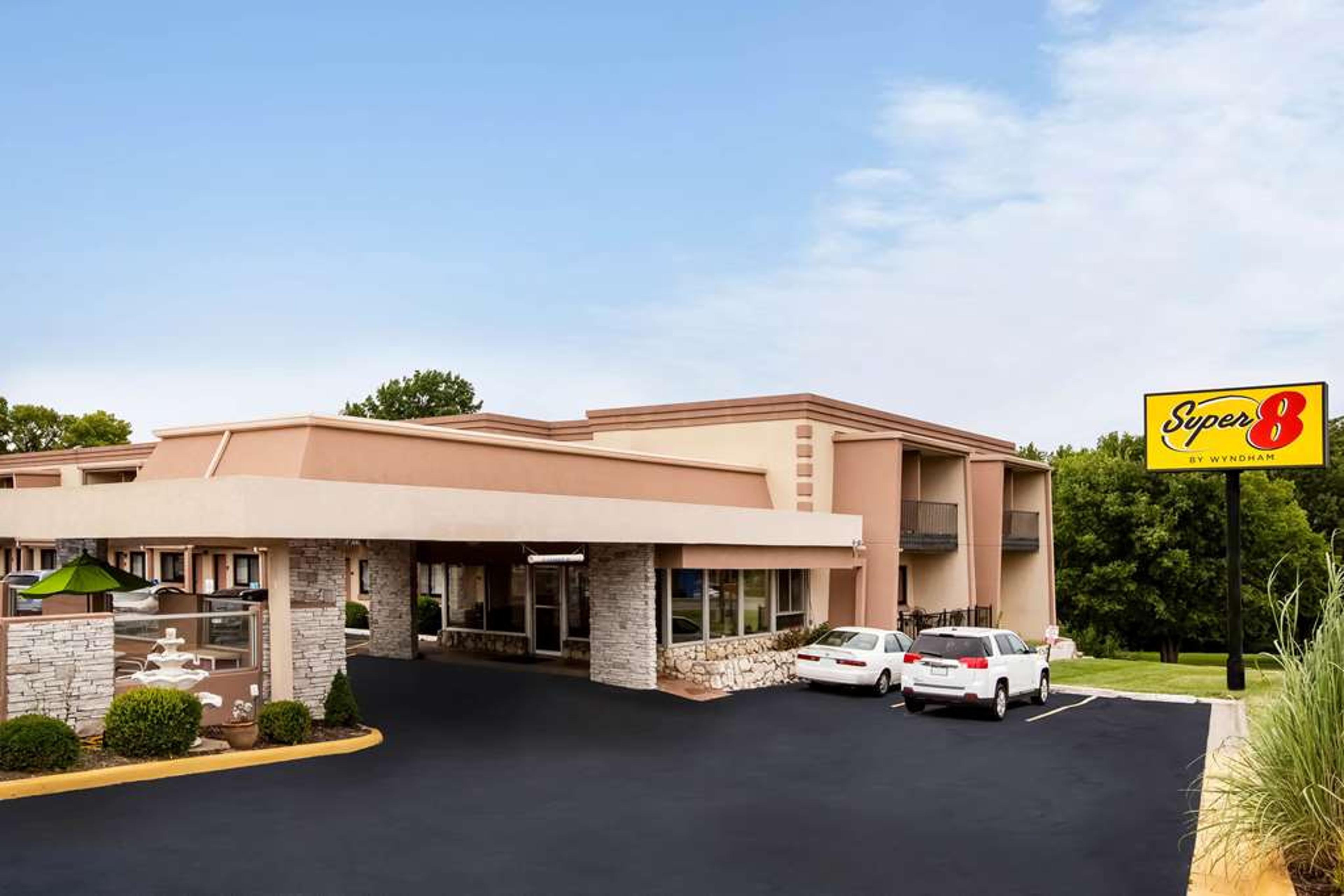 DAYS INN BY WYNDHAM, KU LAWRENCE