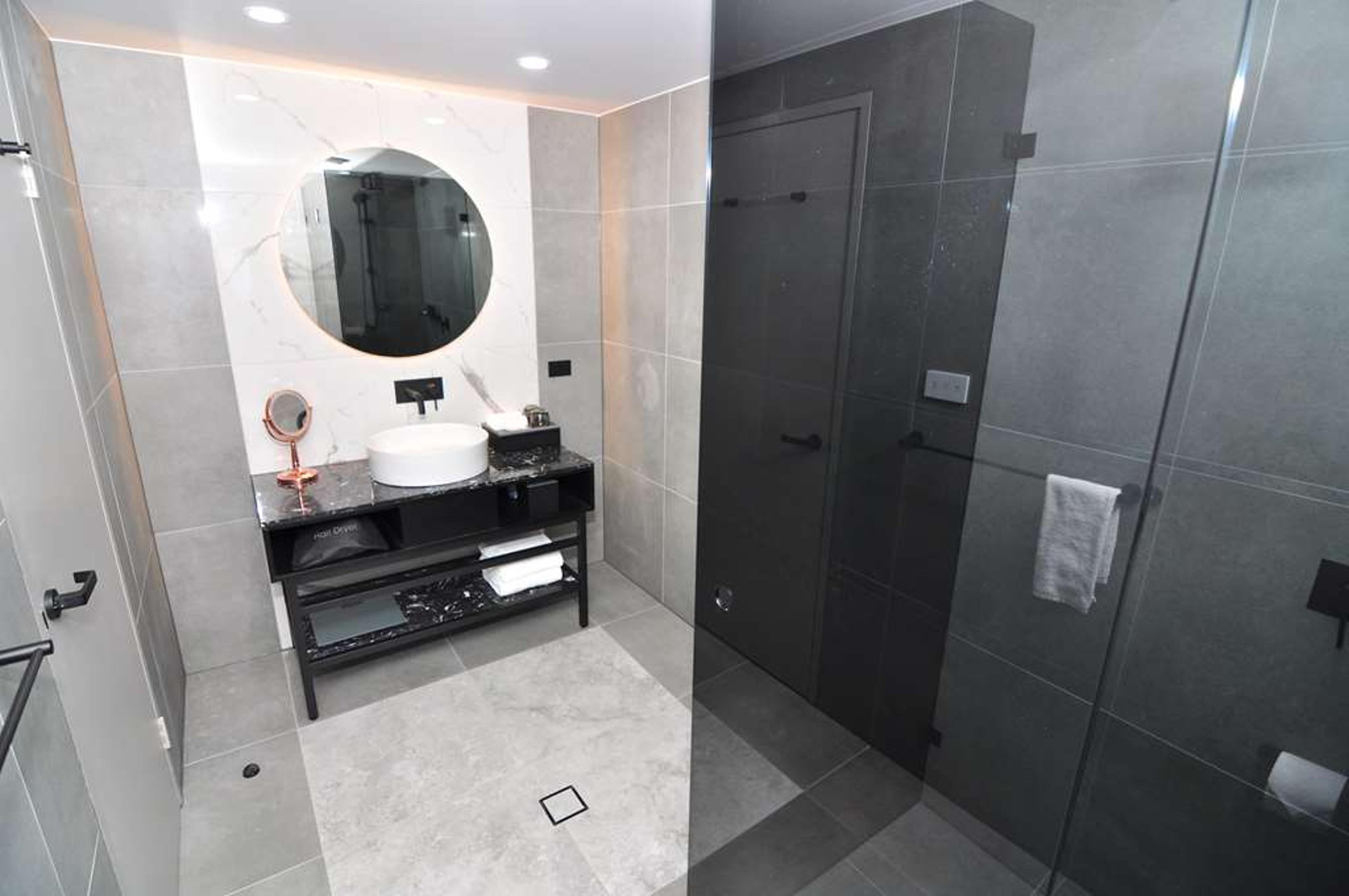 DECO HOTEL CANBERRA