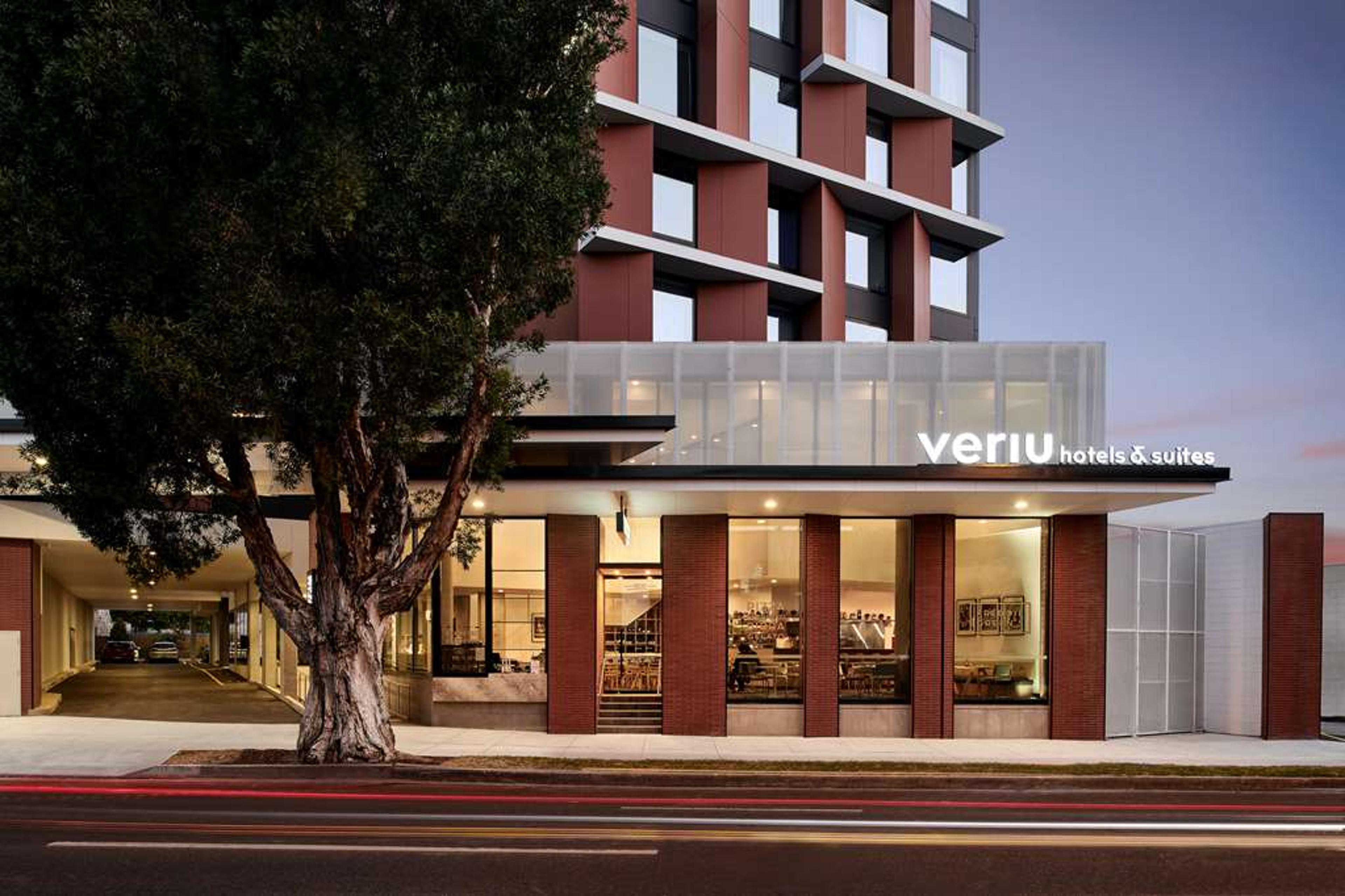 VERIU GREEN SQUARE