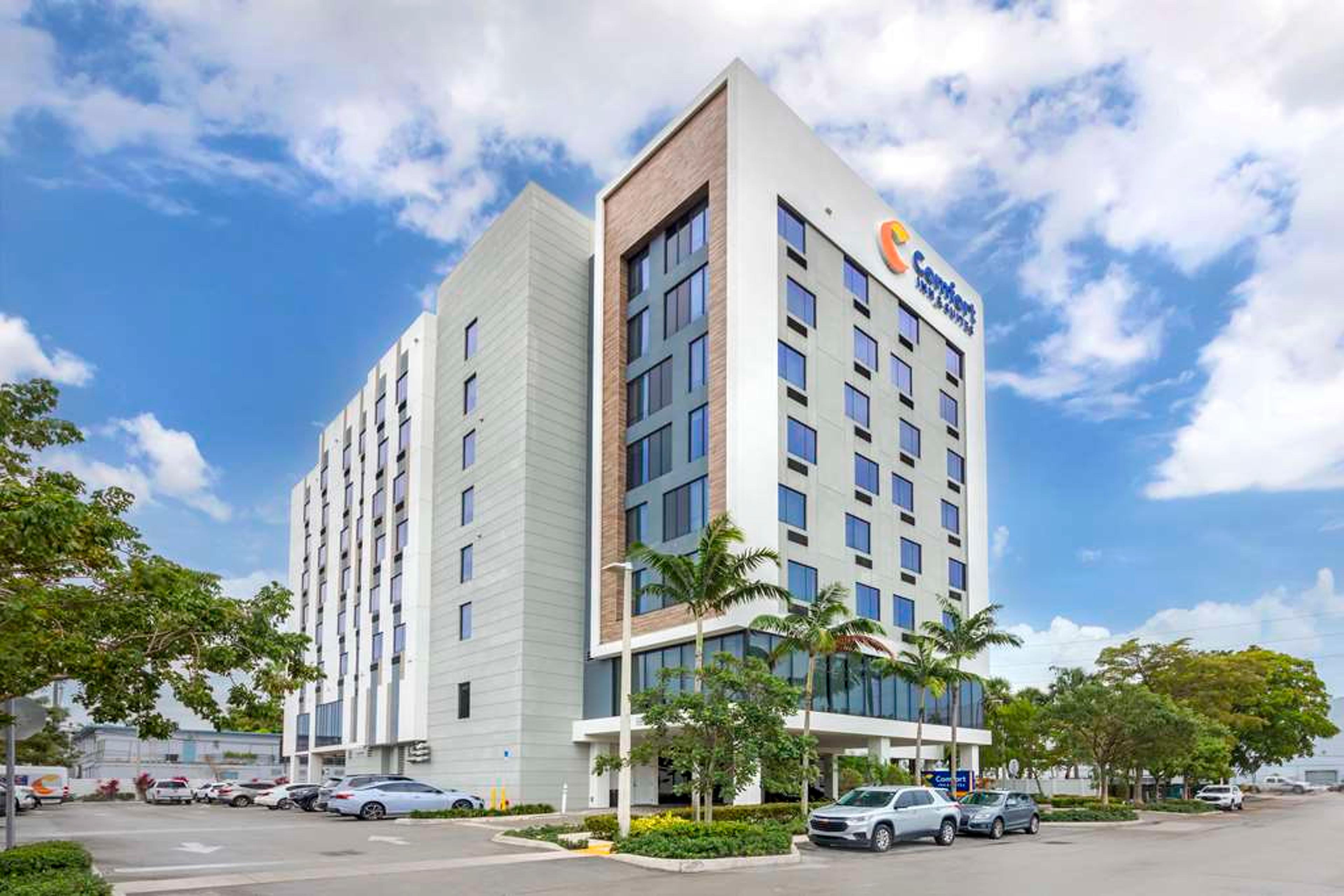 COMFORT INN AND SUITES MIAMI INTERN
